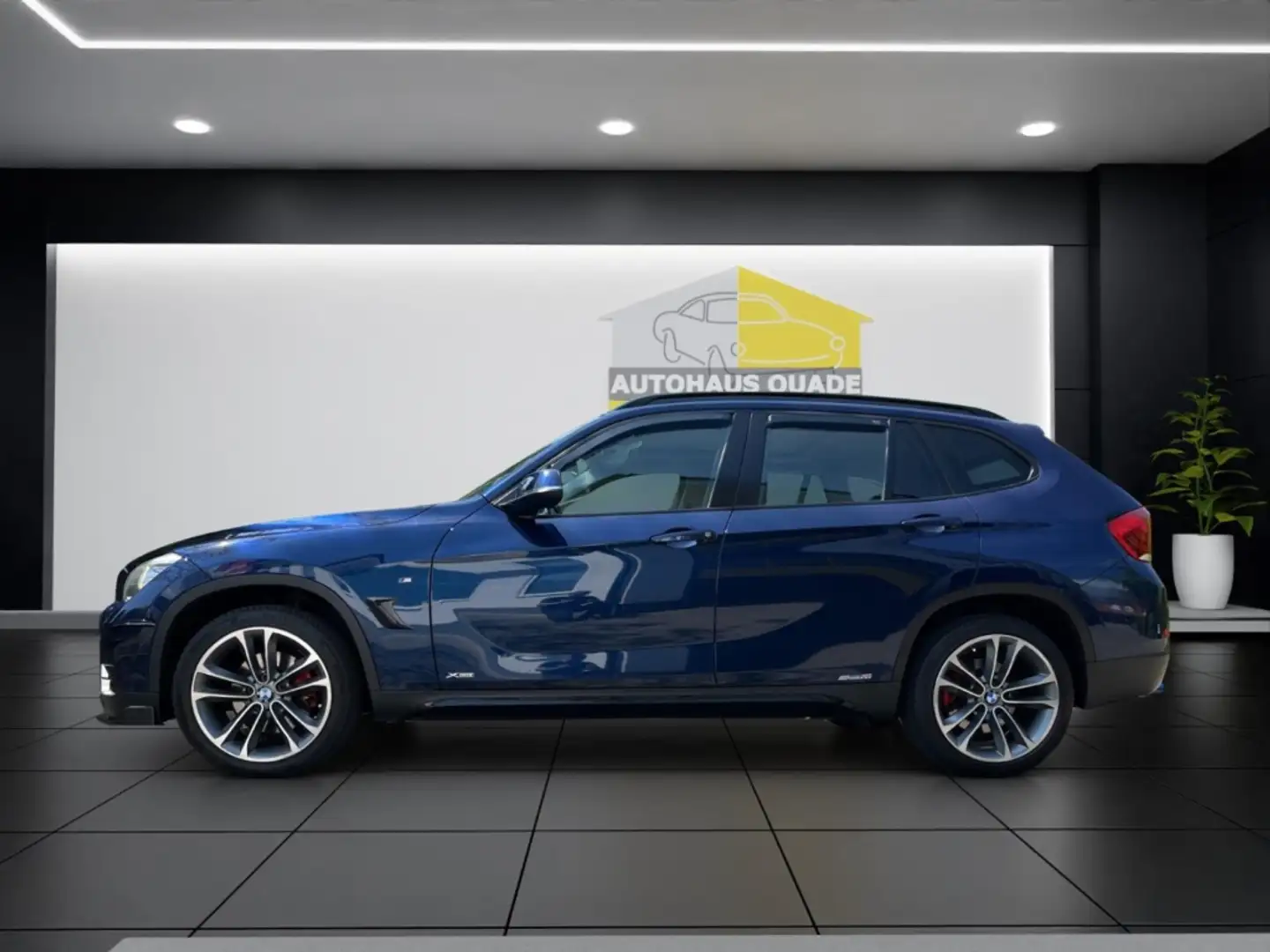 BMW X1 18 d xDrive Sportpaket El. Panodach Navi Bi-Xenon Blau - 2