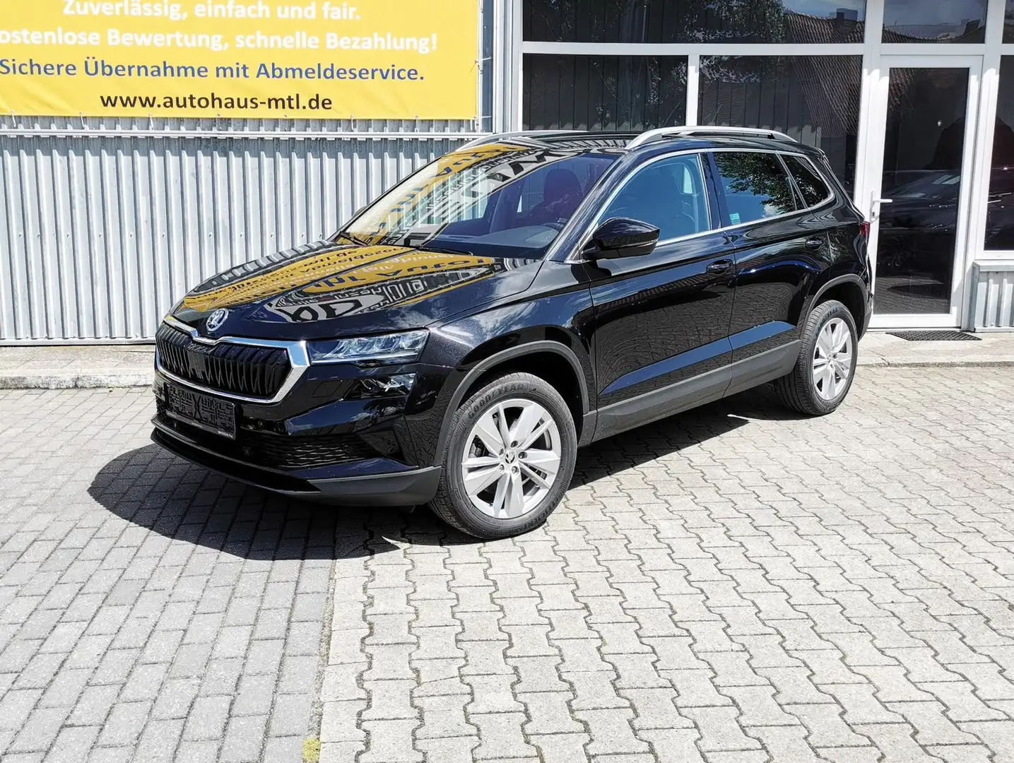Skoda Karoq 1.5l TSI DSG Selection Navi ACC 3x Heizung Negro - 1