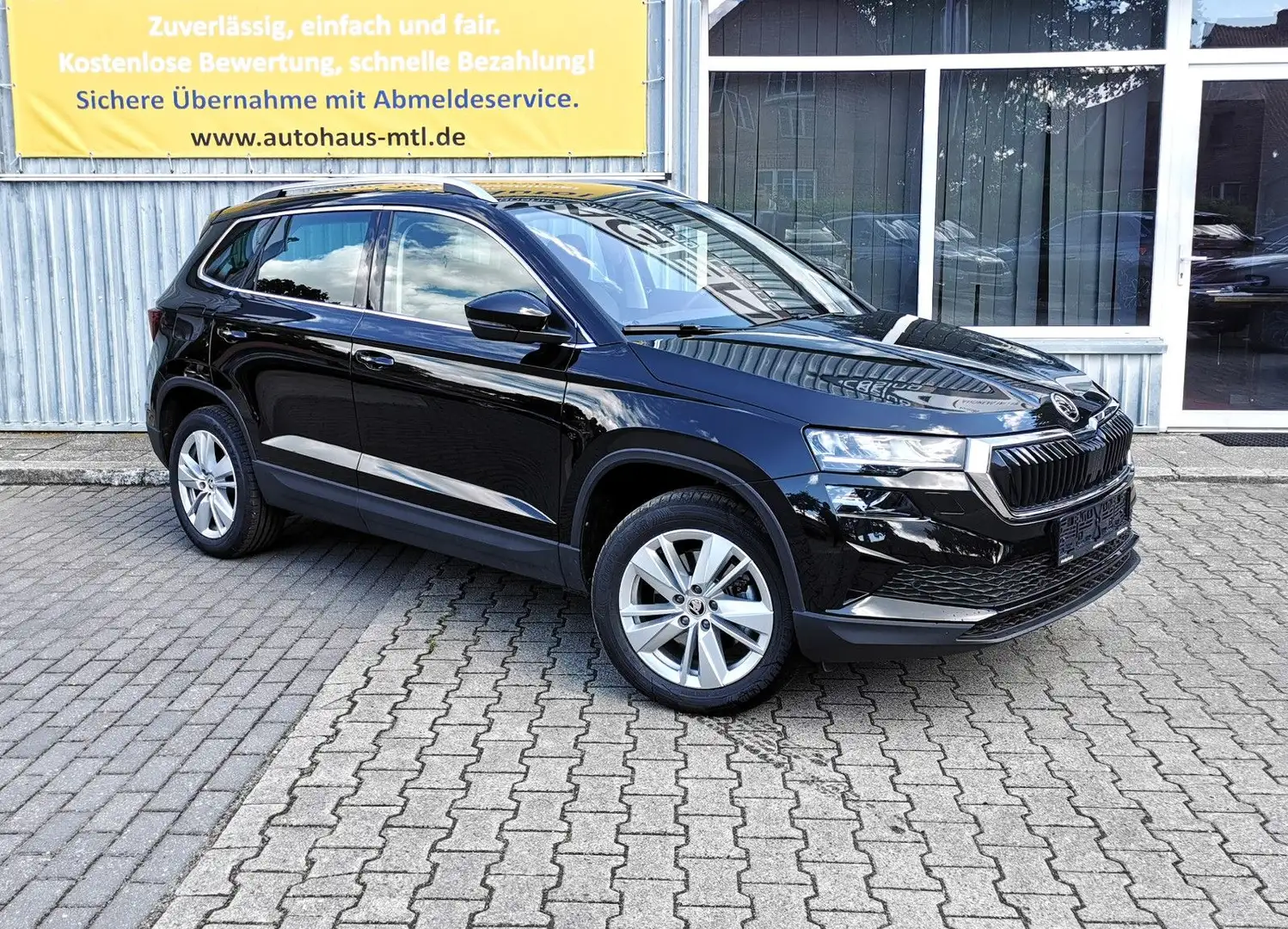 Skoda Karoq 1.5l TSI DSG Selection Navi ACC 3x Heizung Negro - 2