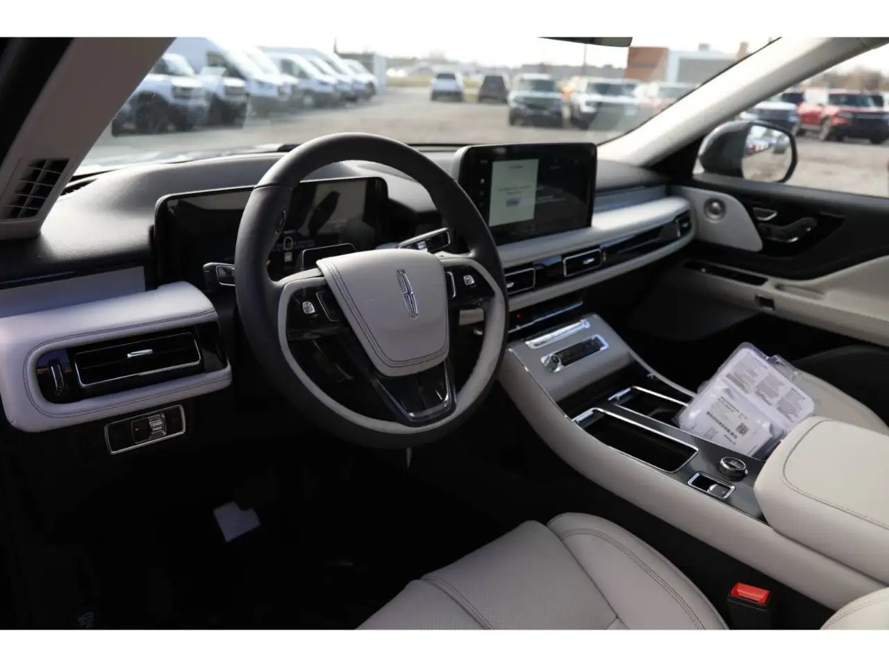 Lincoln Aviator снимка Lincoln Aviator