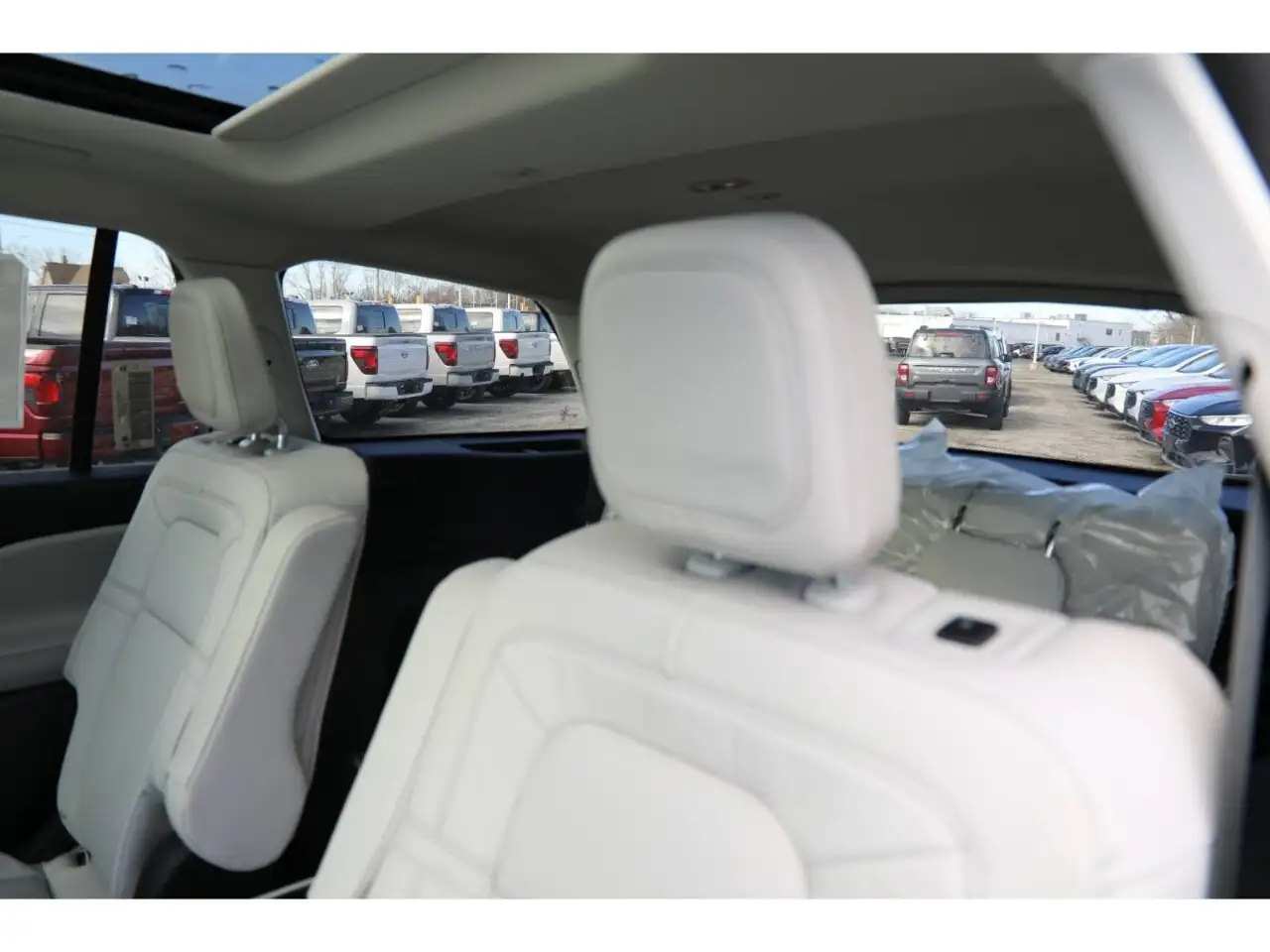 Lincoln Aviator снимка Lincoln Aviator