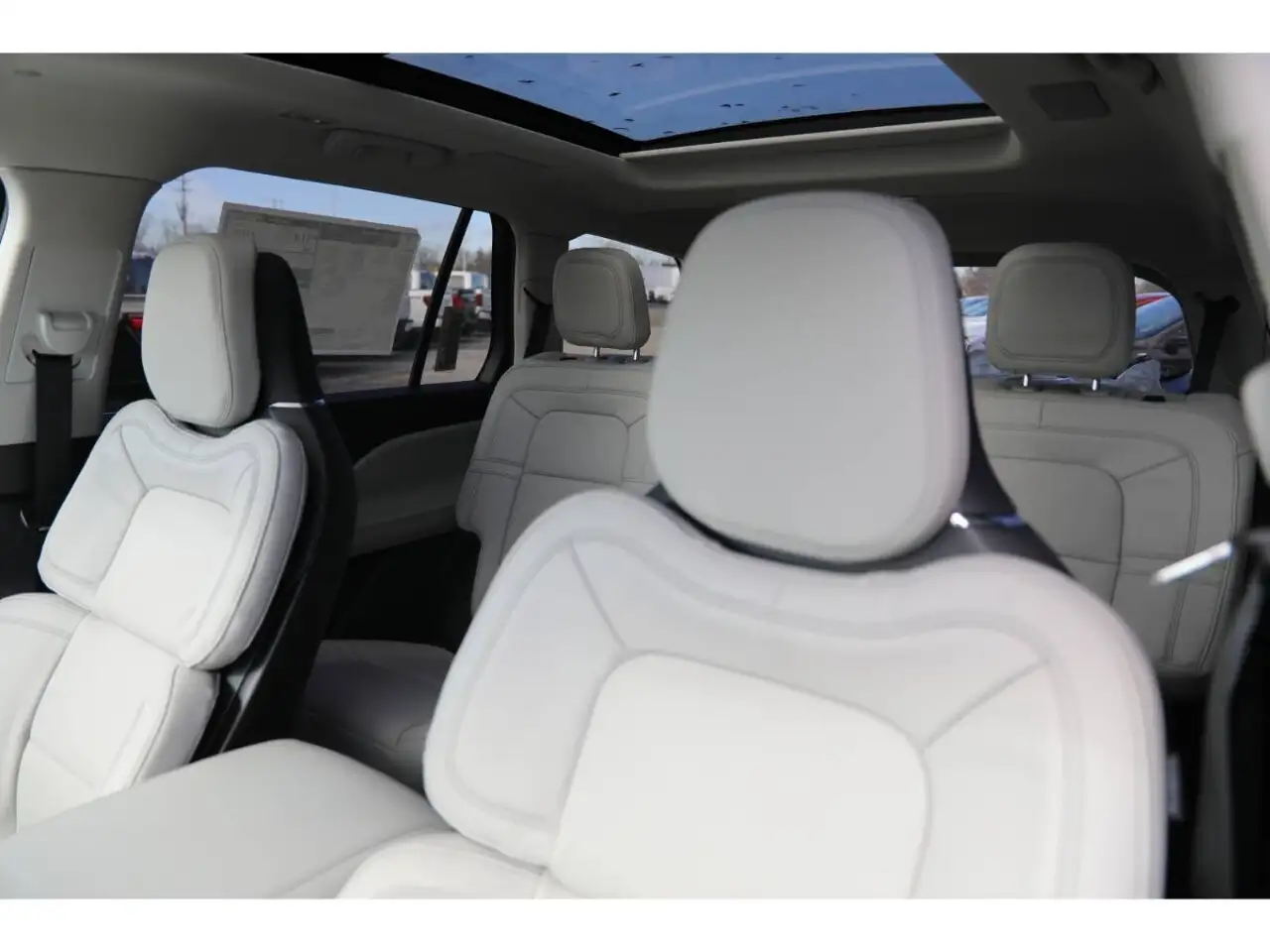 Lincoln Aviator снимка Lincoln Aviator