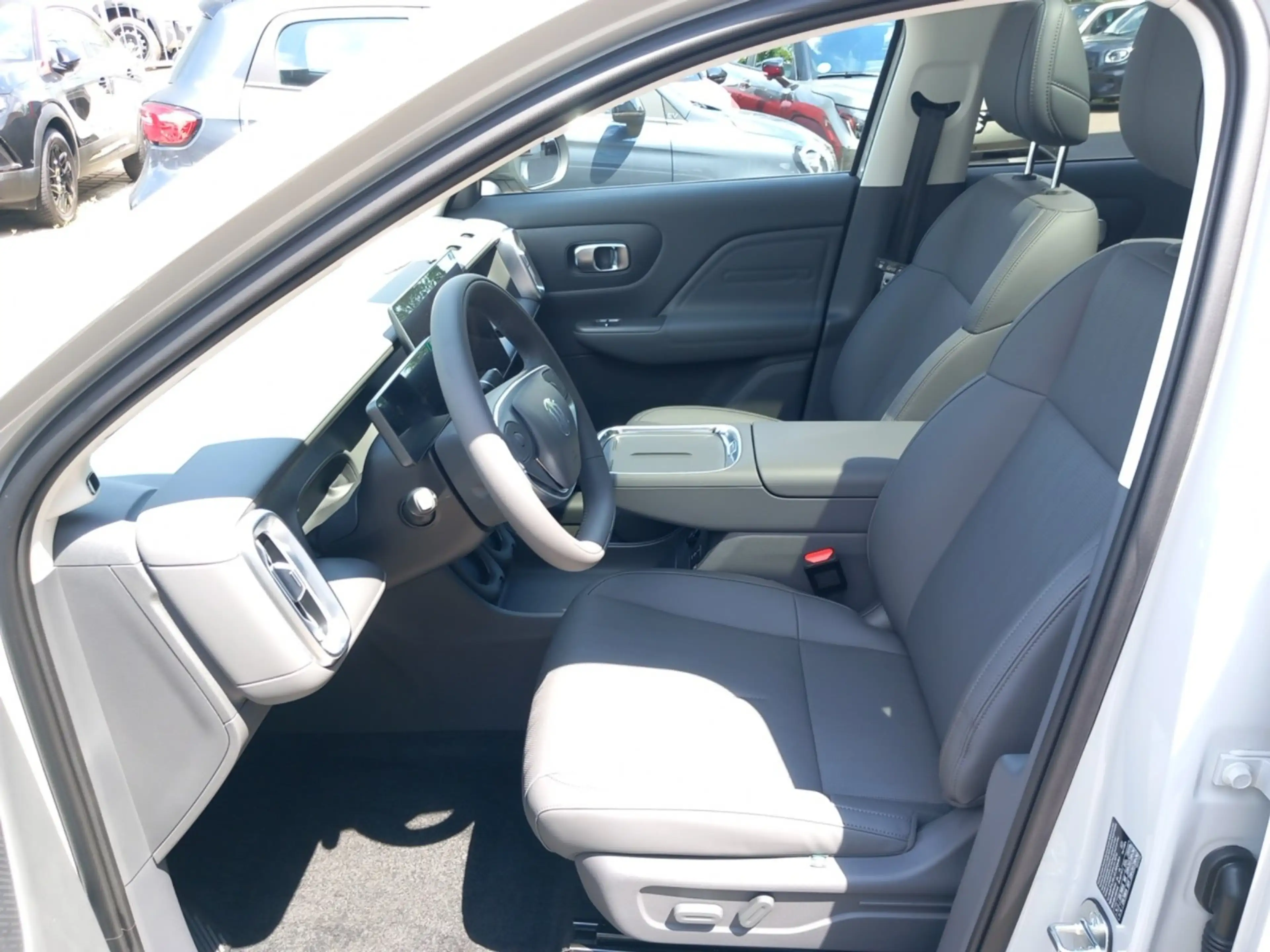 Leapmotor B10 1.5 18 W EV Design Top Ausstattung, Leder — photo 12