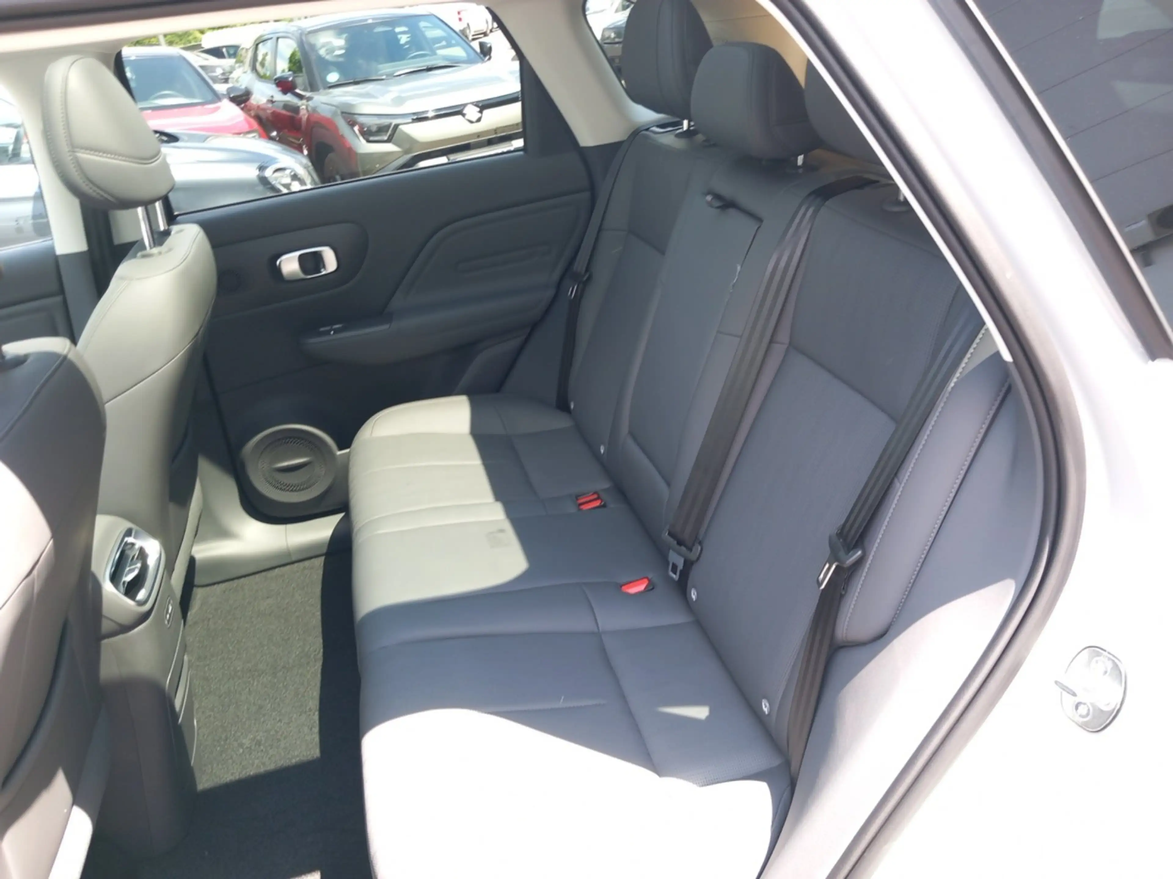 Leapmotor B10 1.5 18 W EV Design Top Ausstattung, Leder — photo 13