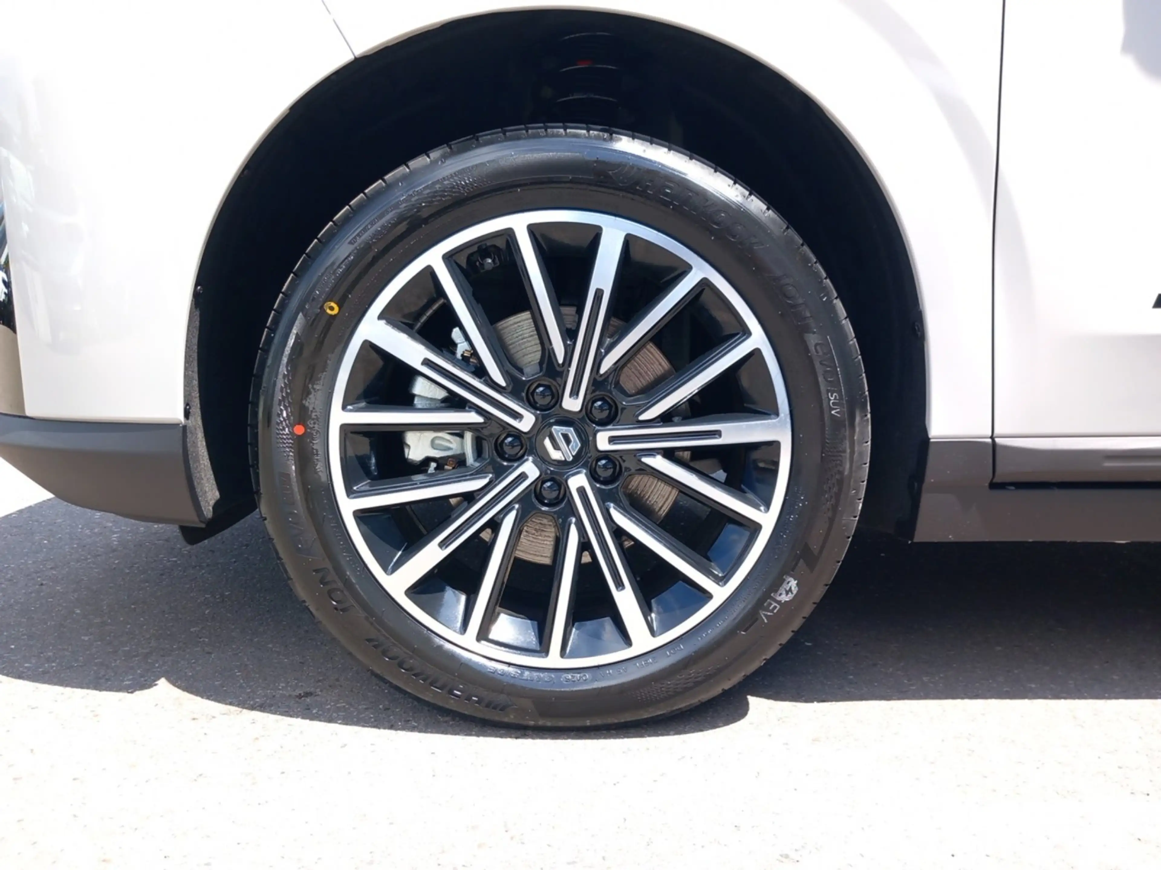 Leapmotor B10 1.5 18 W EV Design Top Ausstattung, Leder — photo 11