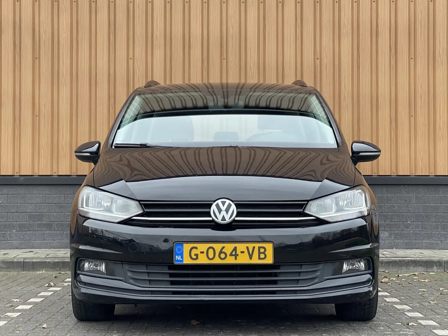 Volkswagen Touran 1.6 TDI SCR Comfortline 7p | 7 Persoons! | Apple C Zwart - 2