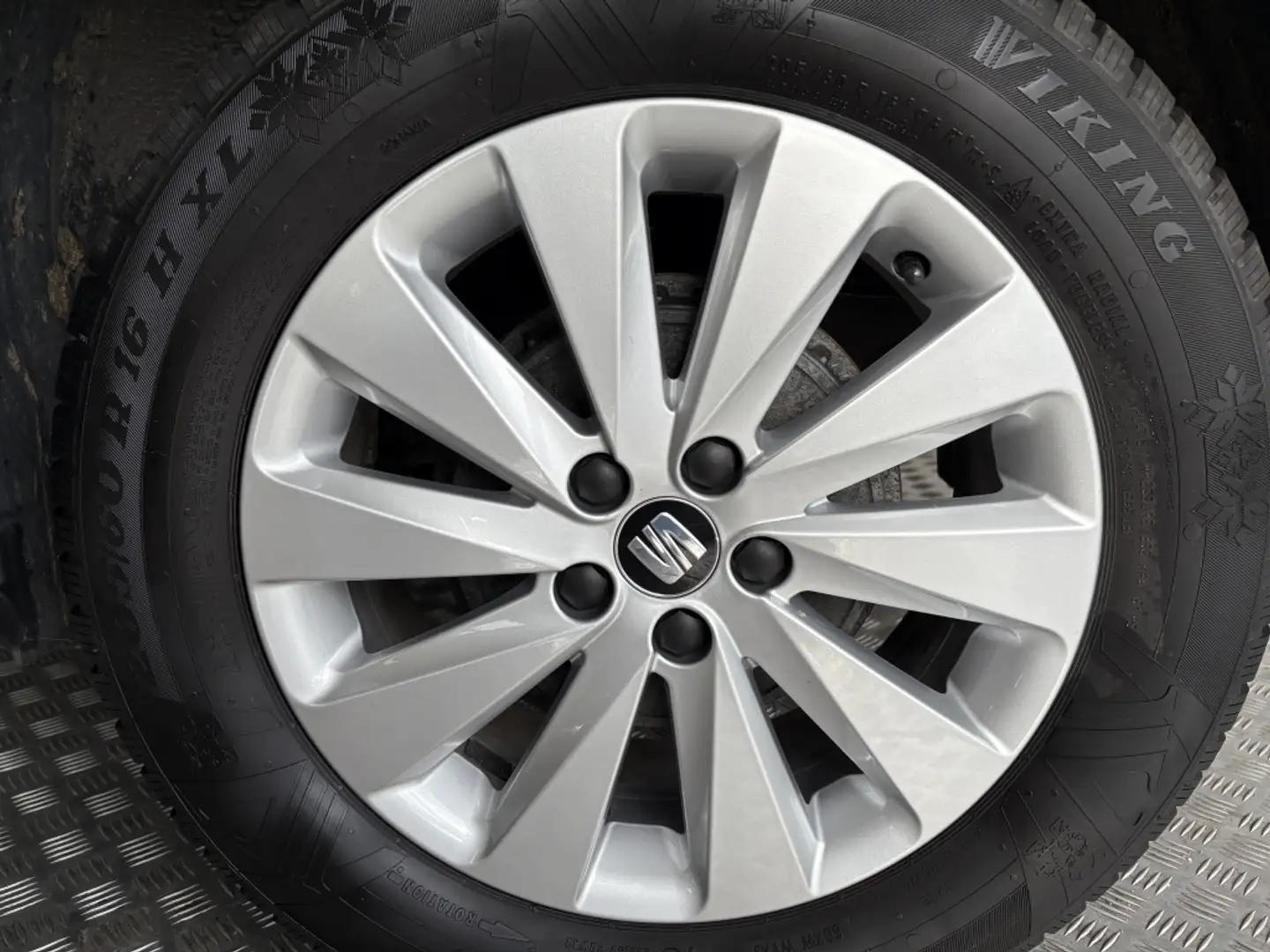 SEAT Arona 1.0 TSI Style Business Intense Camera, Carplay Grijs - 2