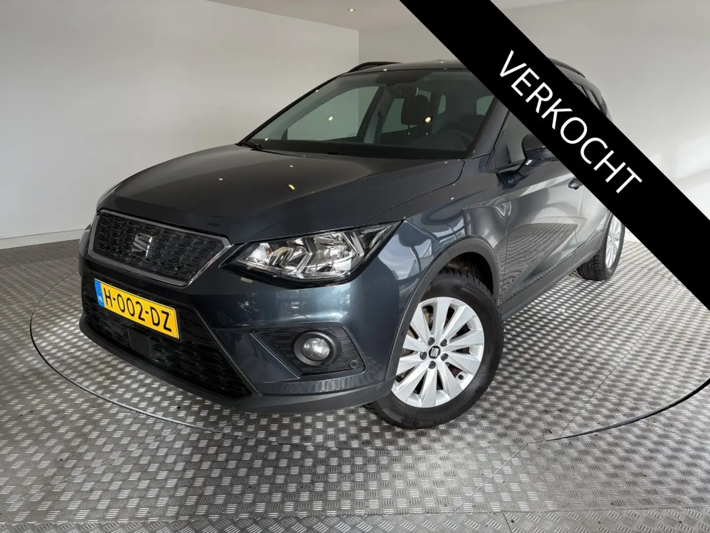 SEAT Arona 1.0 TSI Style Business Intense Camera, Carplay Grijs - 1