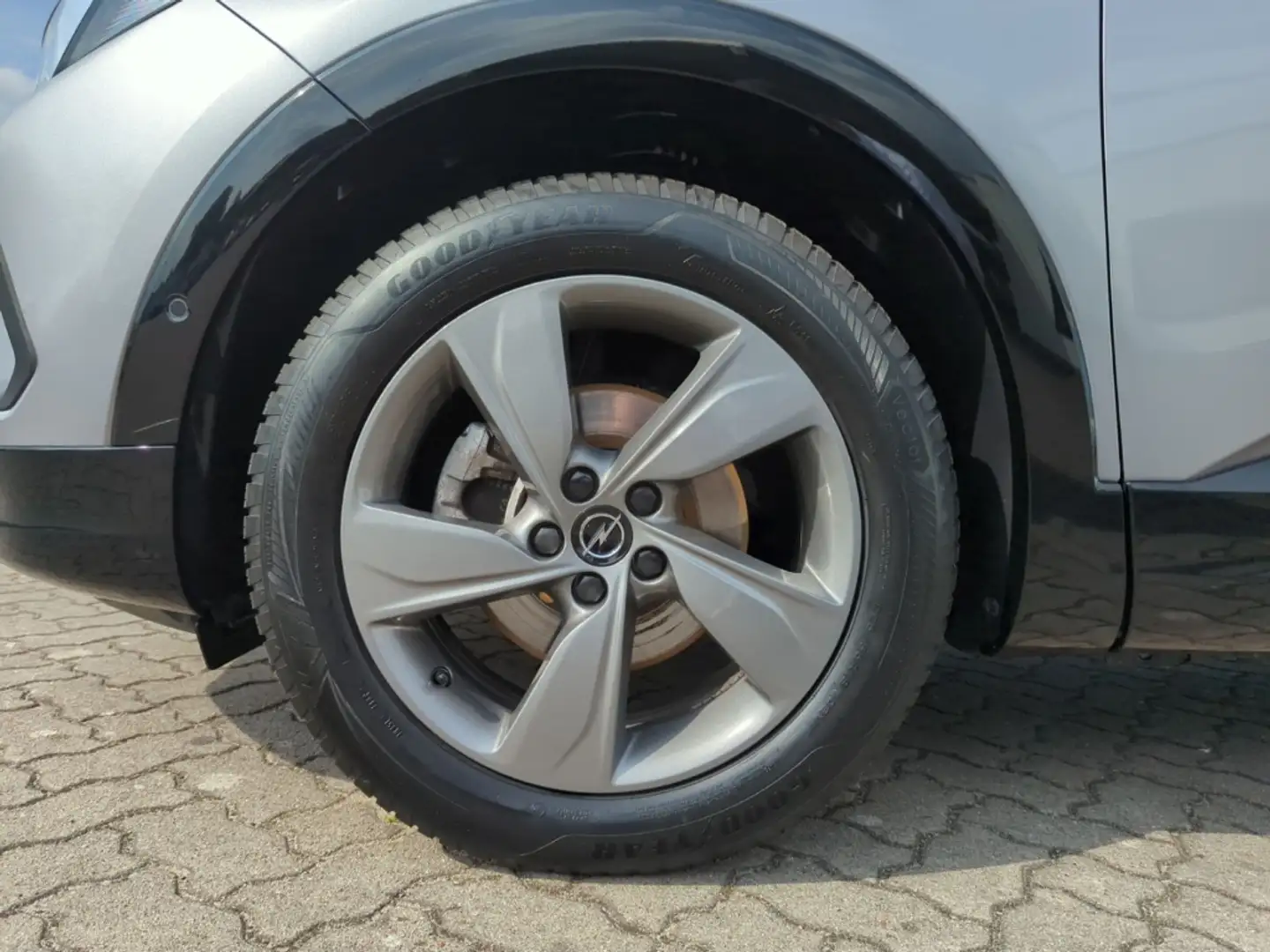 Opel Grandland GS 1.2 Turbo +Matrix+aut.einparken+Allwetter+ Grau - 2