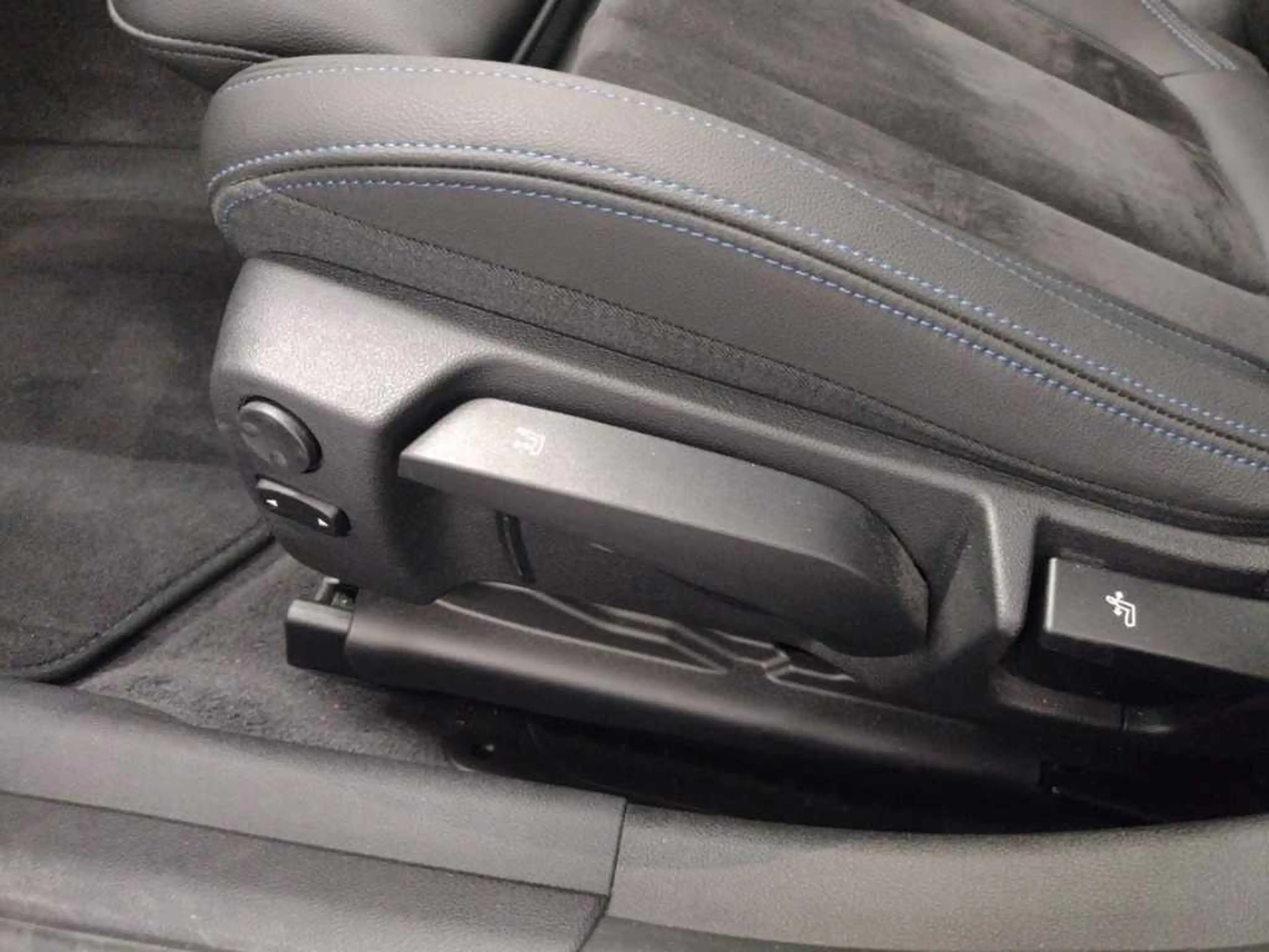 BMW 320 320 d xDrive M Sport — photo 14