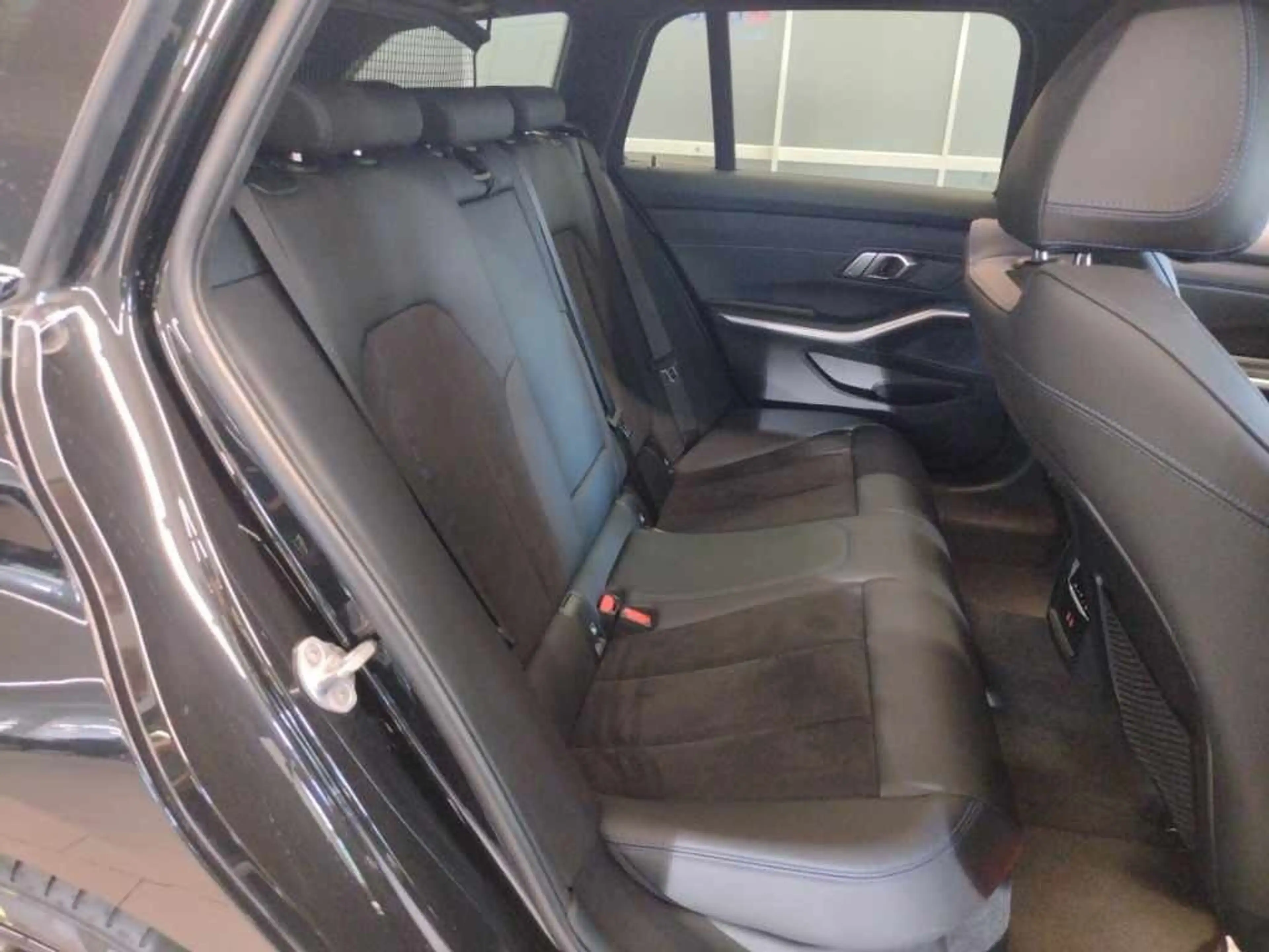 BMW 320 320 d xDrive M Sport — photo 11