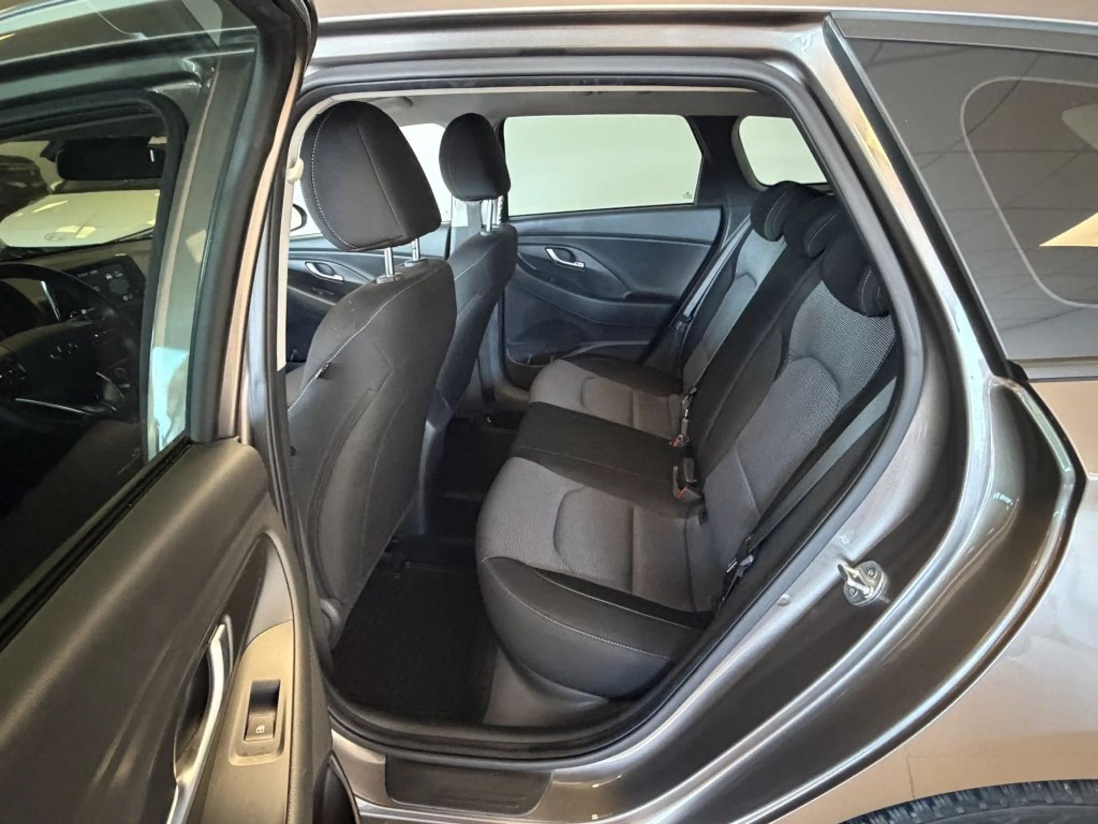 Hyundai i30 Kombi 1.0 T-GDI Select +Ganzjahresreifen+ — photo 10