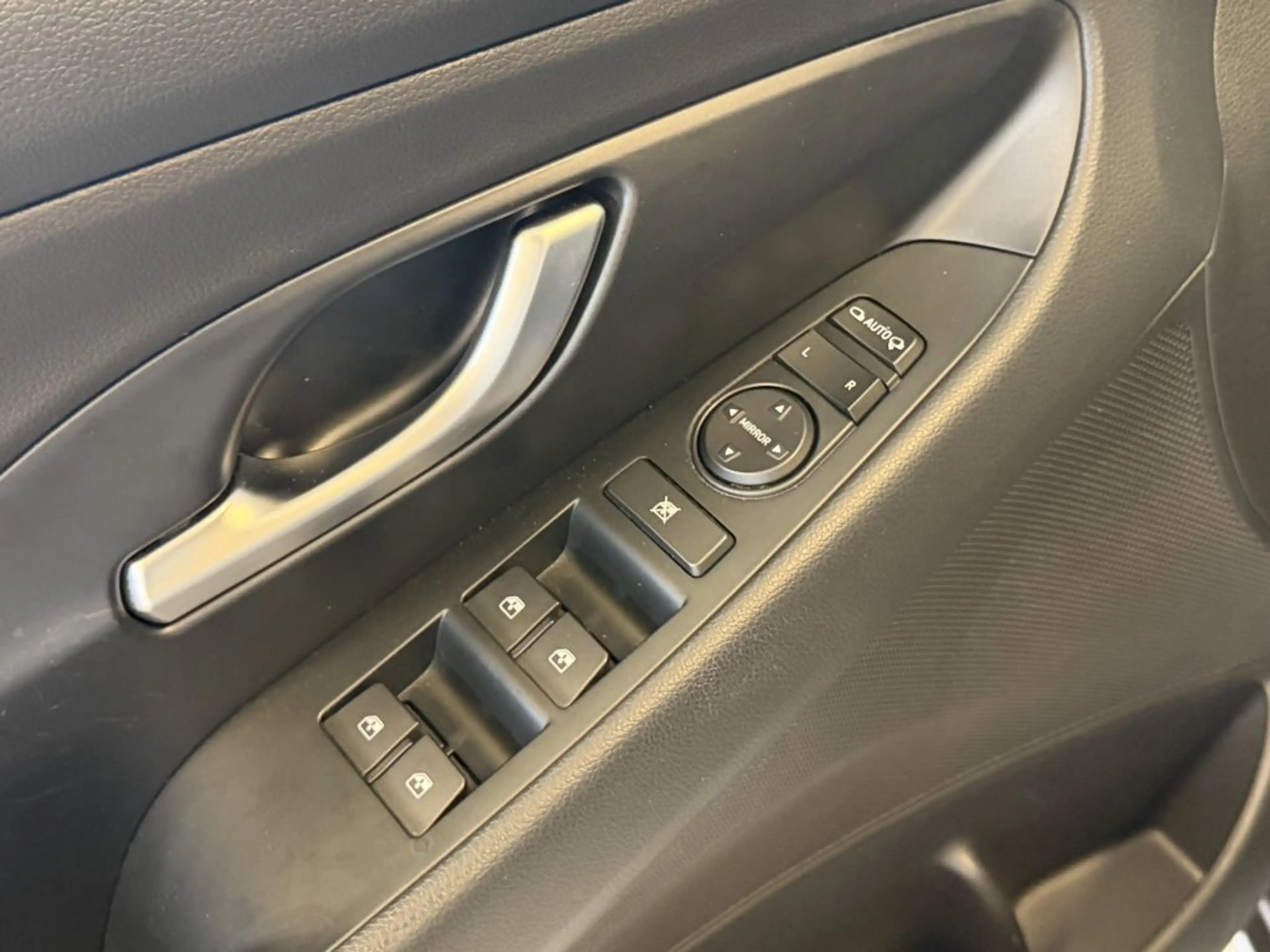 Hyundai i30 Kombi 1.0 T-GDI Select +Ganzjahresreifen+ — photo 9