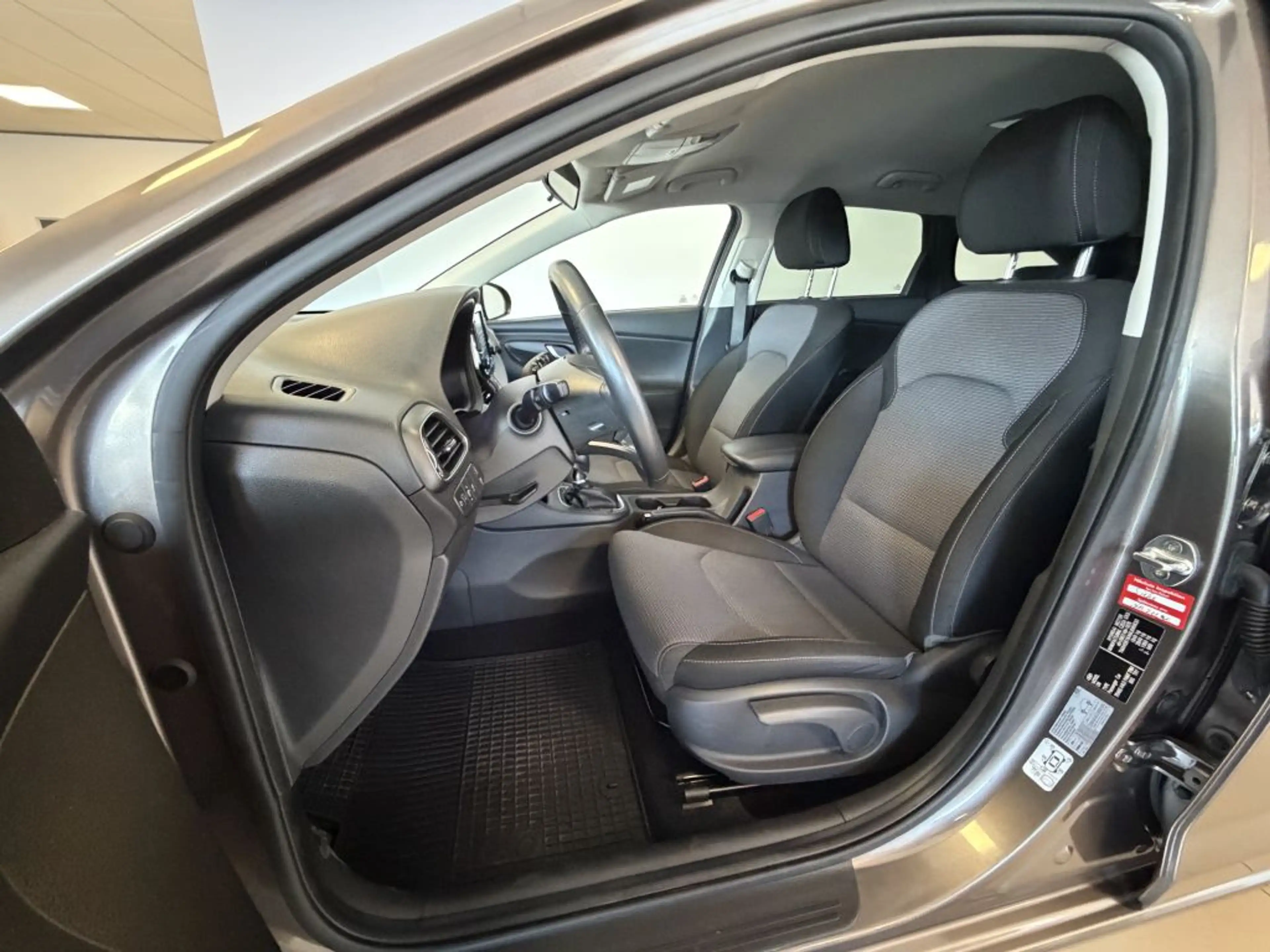 Hyundai i30 Kombi 1.0 T-GDI Select +Ganzjahresreifen+ — photo 8