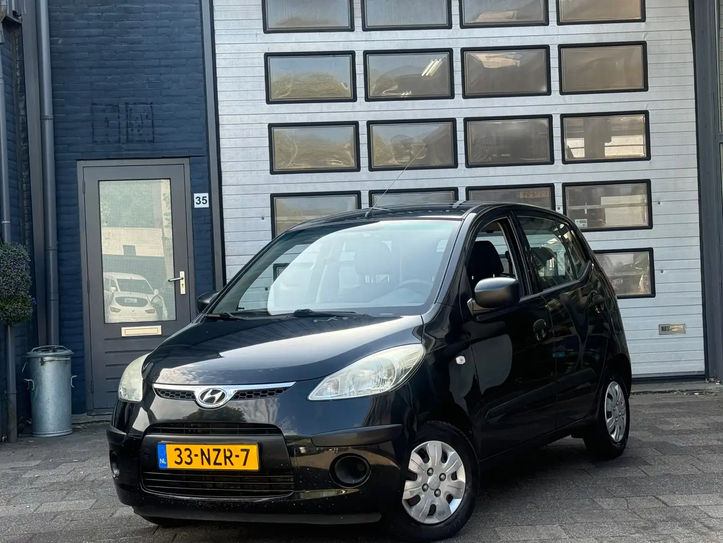 Hyundai i10 1.1 Active Cool | Elek-Pakket | Airco | N.A.P Zwart - 1