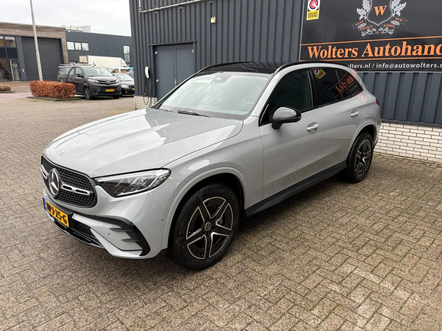Mercedes-Benz GLC 400 400e 4MATIC AMG Line Gris - 2
