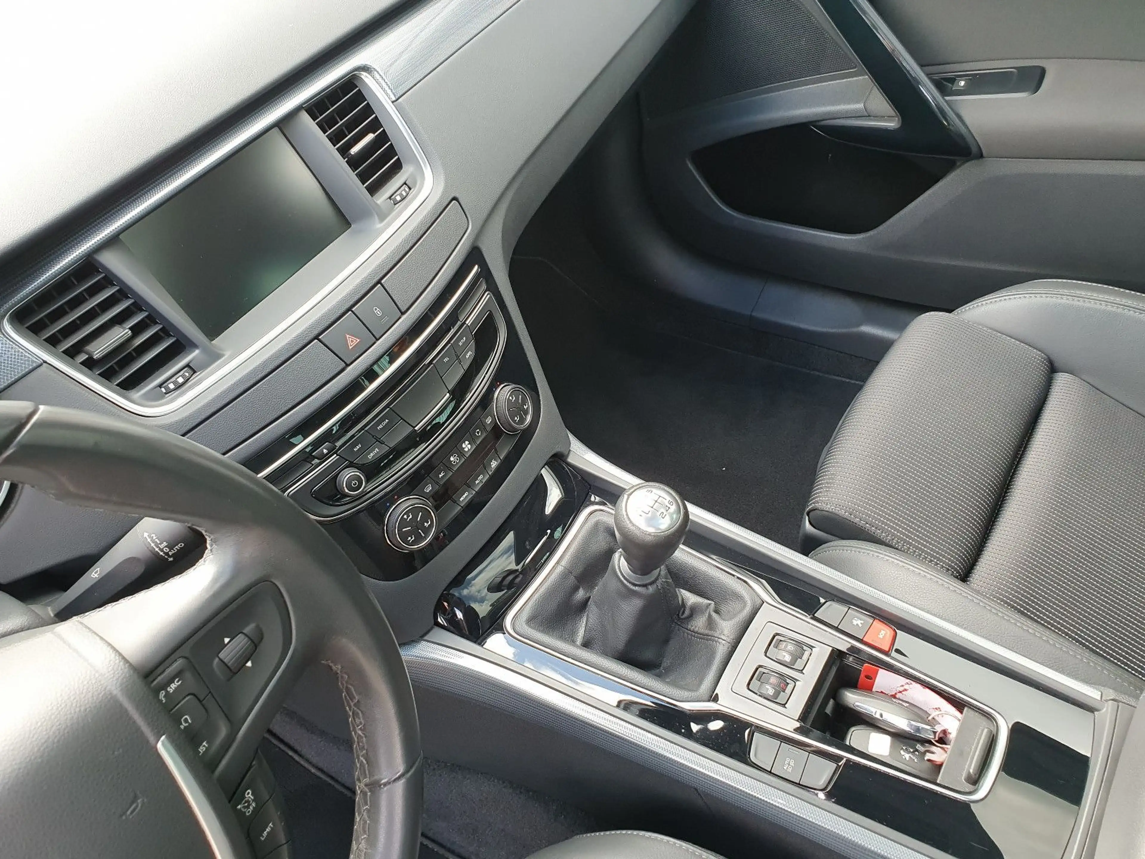 Peugeot 508 SW Allure HDI 150 LED NAVI SHZ AHK PANORAMAD — photo 11