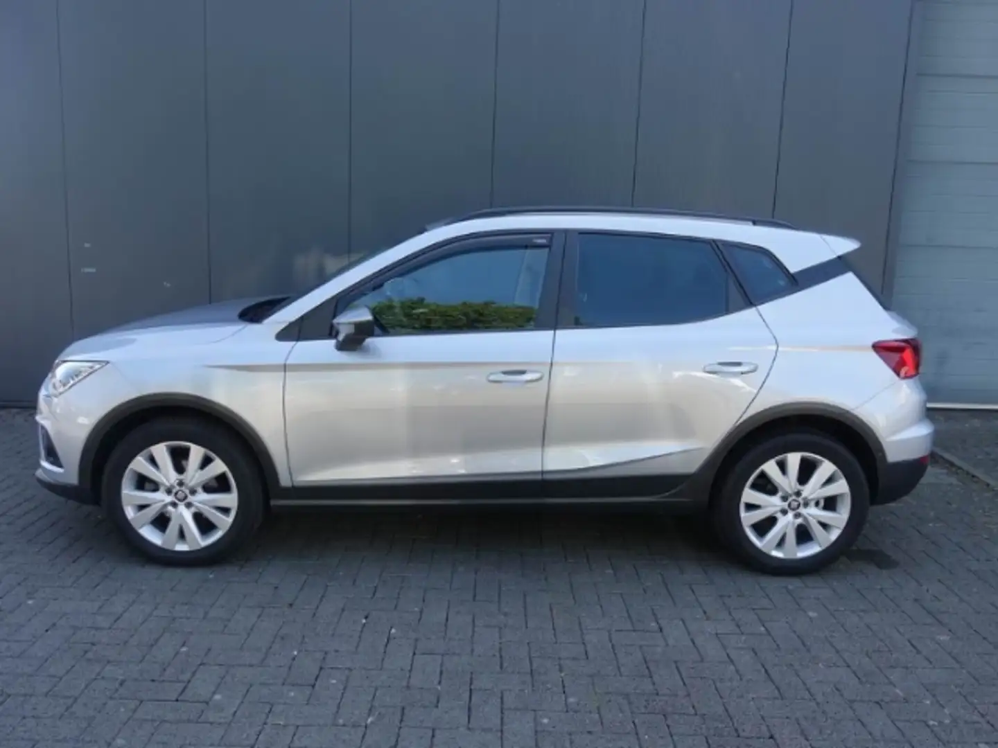 SEAT Arona 1.0 TSI DSG Style NAVI+RFK+PDC+SHZG Srebrny - 2