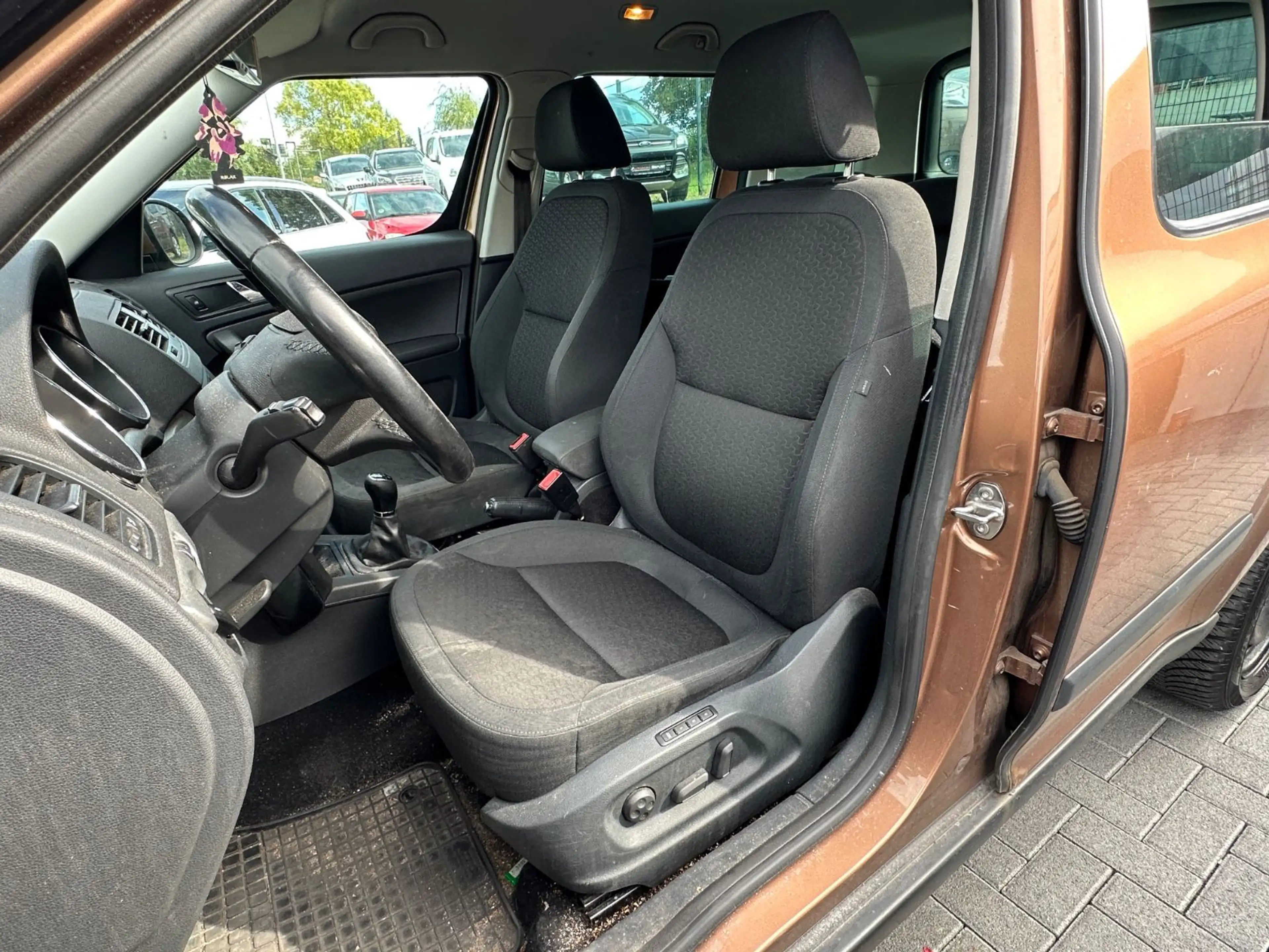 Skoda Yeti Plus Edition 4x4*Klima*Temp*Navi*Xenon — photo 13