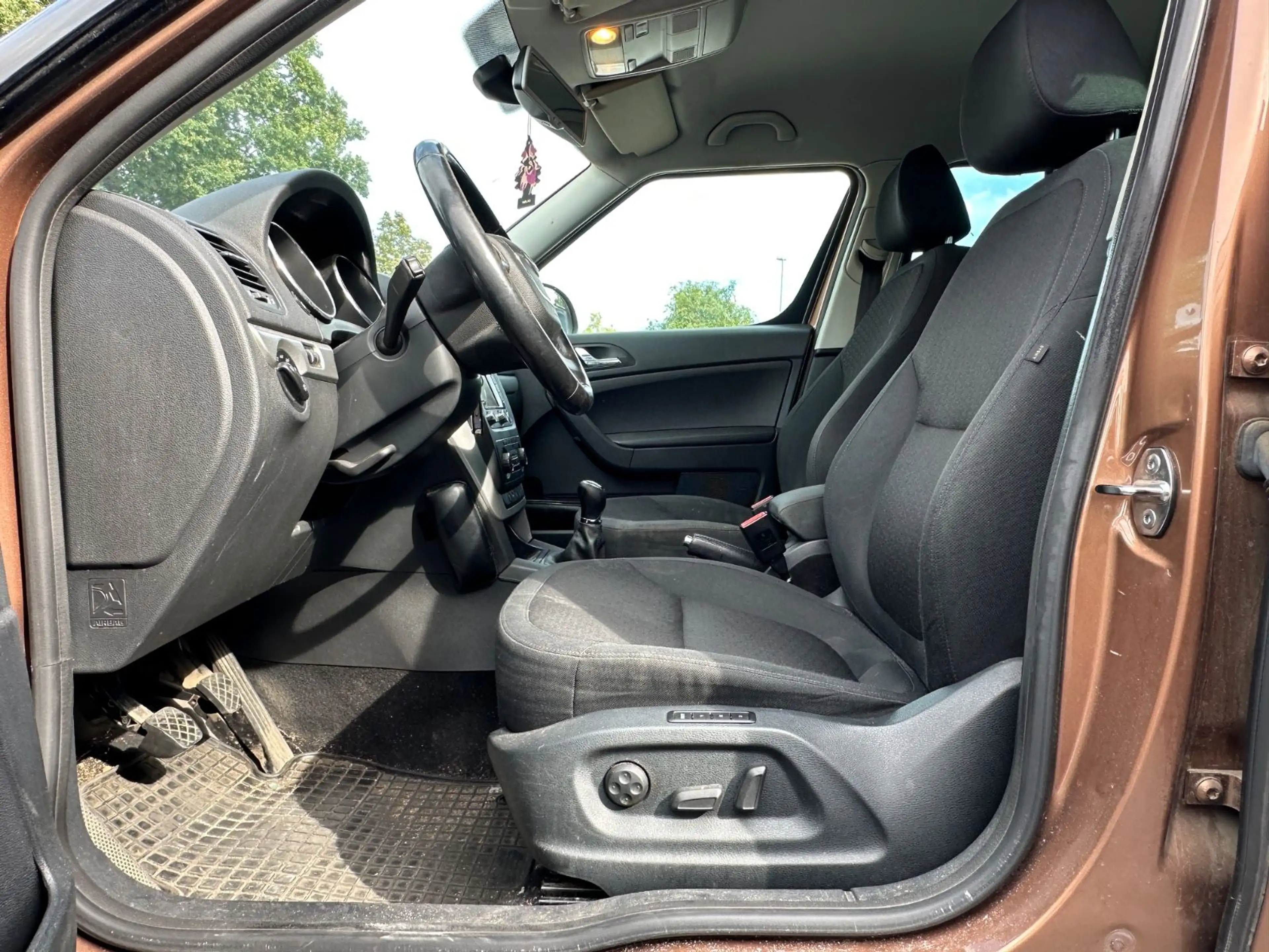 Skoda Yeti Plus Edition 4x4*Klima*Temp*Navi*Xenon — photo 11