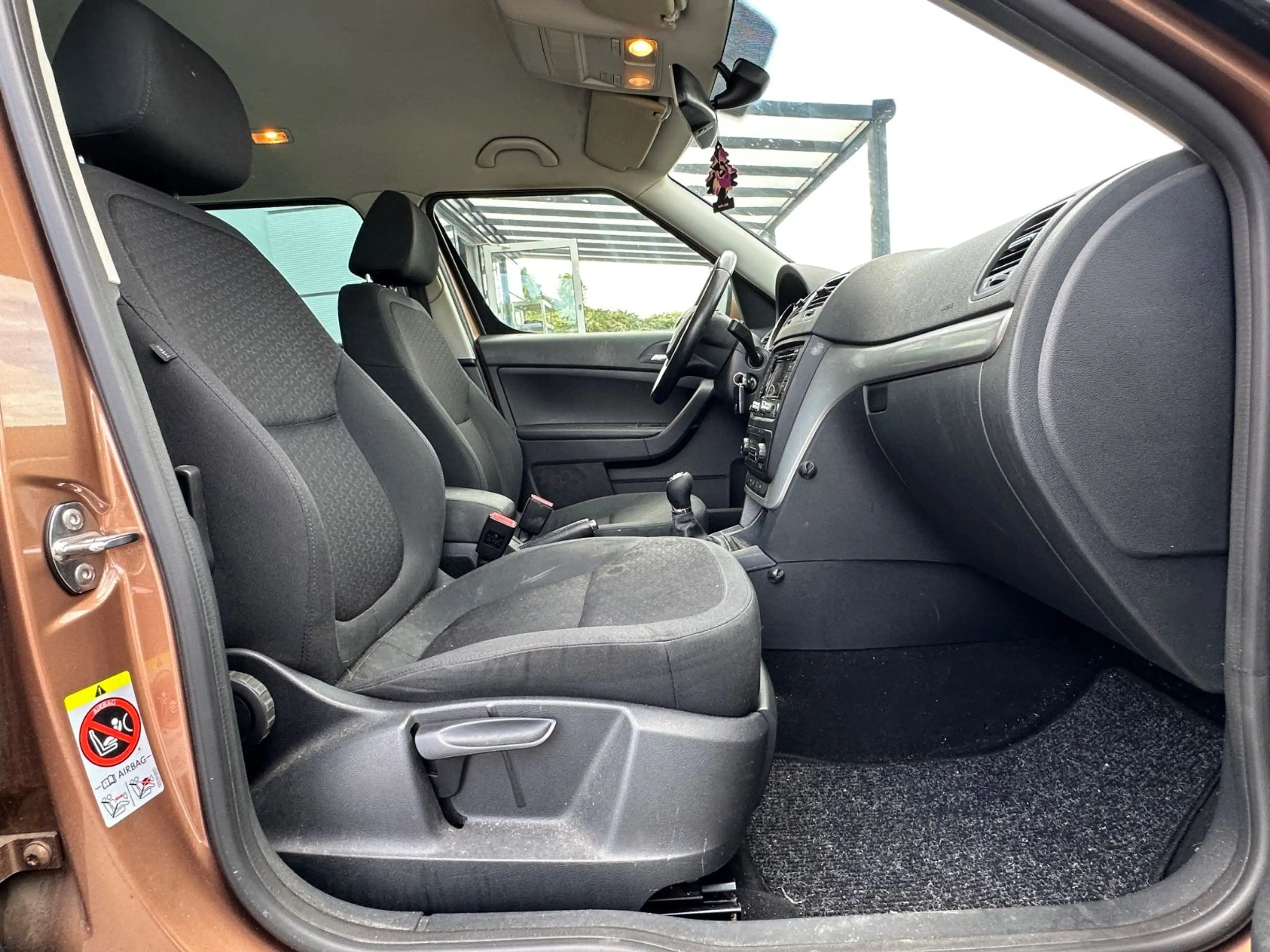 Skoda Yeti Plus Edition 4x4*Klima*Temp*Navi*Xenon — photo 25