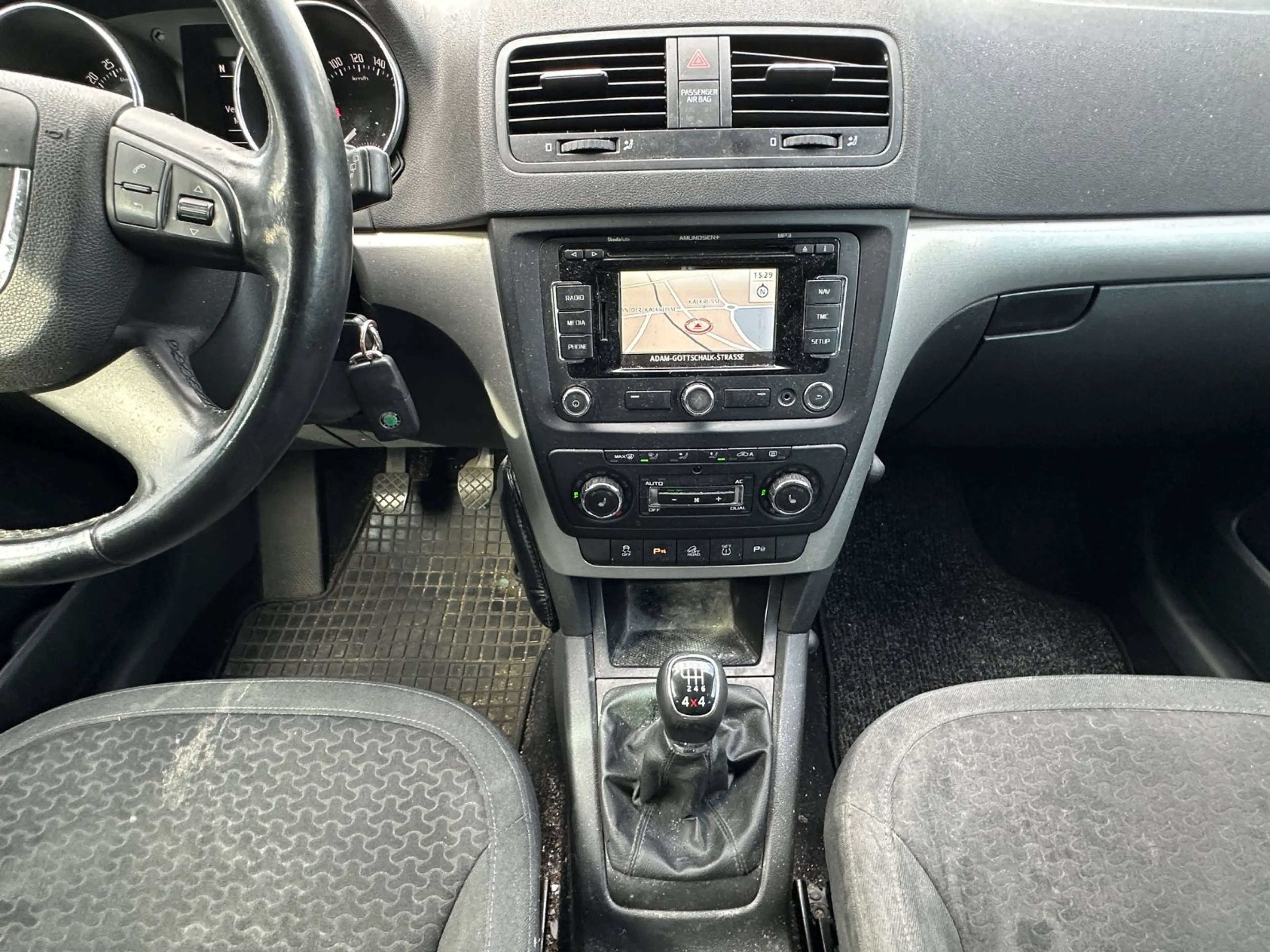 Skoda Yeti Plus Edition 4x4*Klima*Temp*Navi*Xenon — photo 16