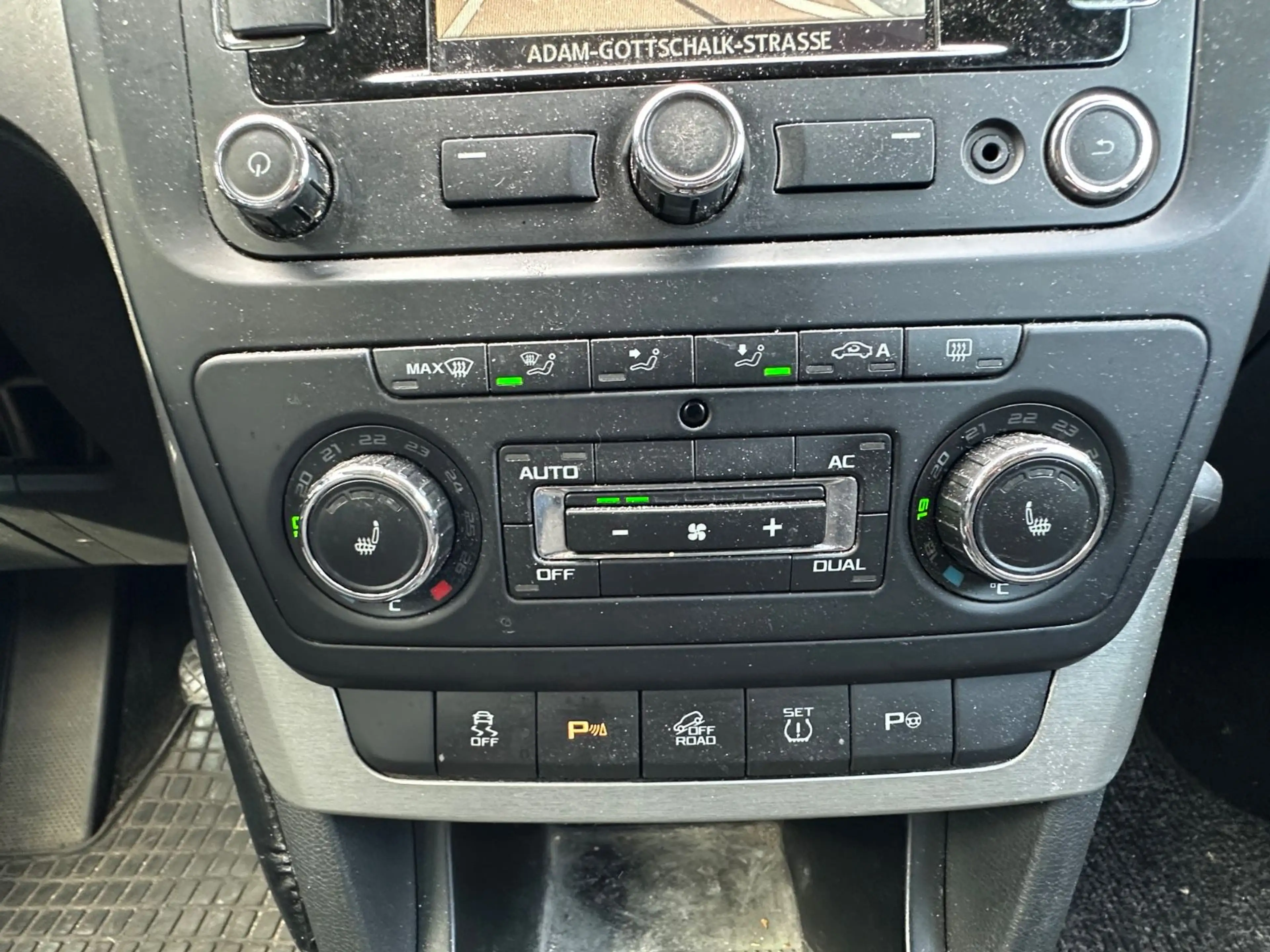 Skoda Yeti Plus Edition 4x4*Klima*Temp*Navi*Xenon — photo 18