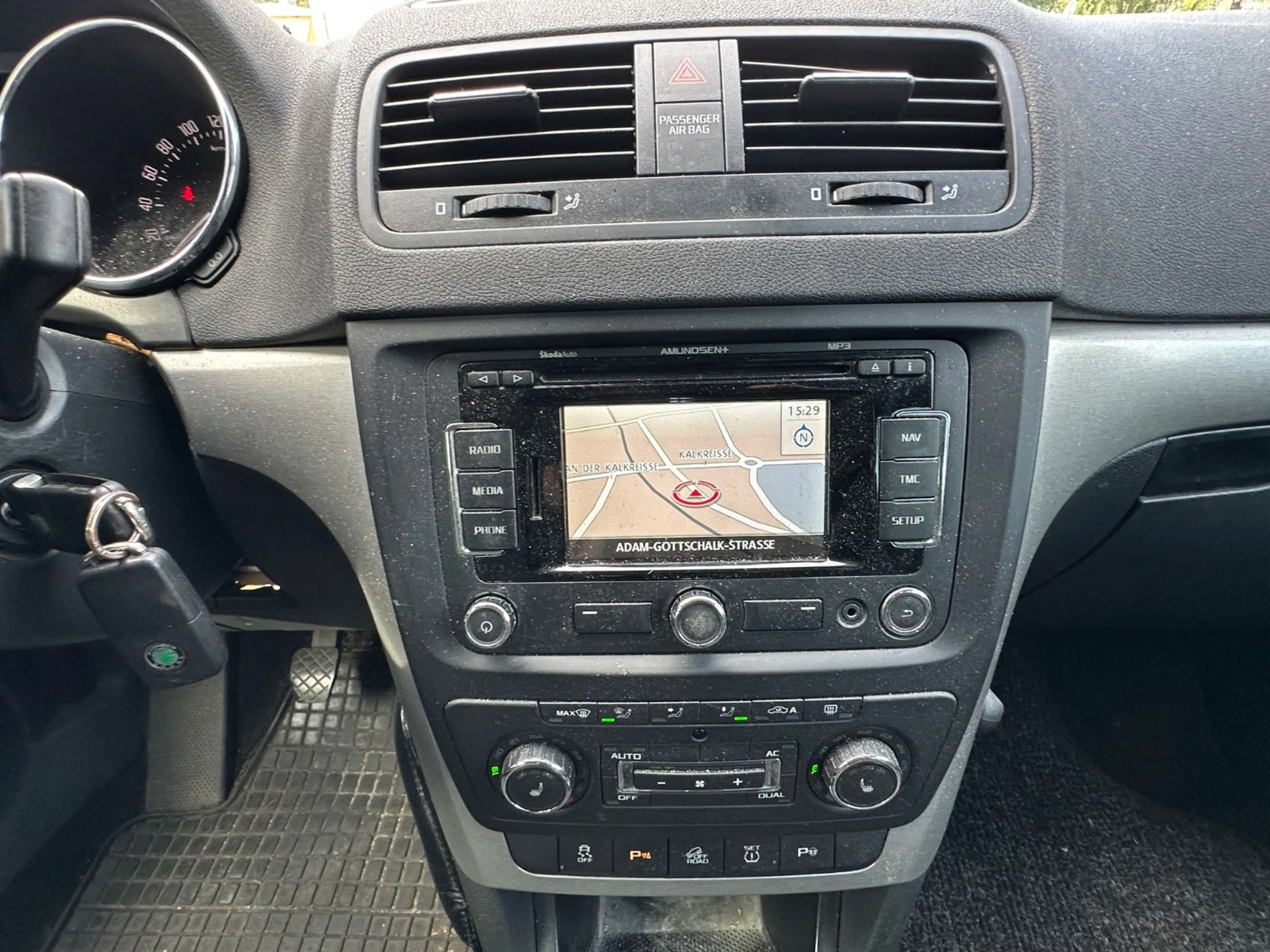 Skoda Yeti Plus Edition 4x4*Klima*Temp*Navi*Xenon — photo 17