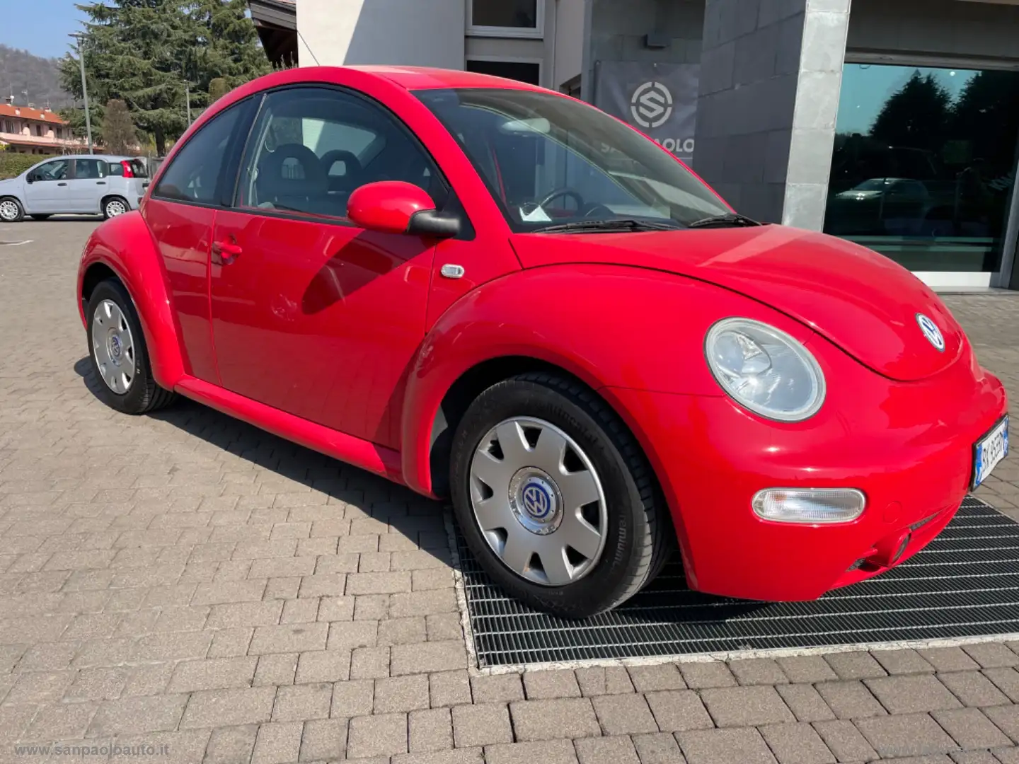 Volkswagen New Beetle 1.6 aut. ISCRITTO ASI NEOPATENTATI Rosso - 1