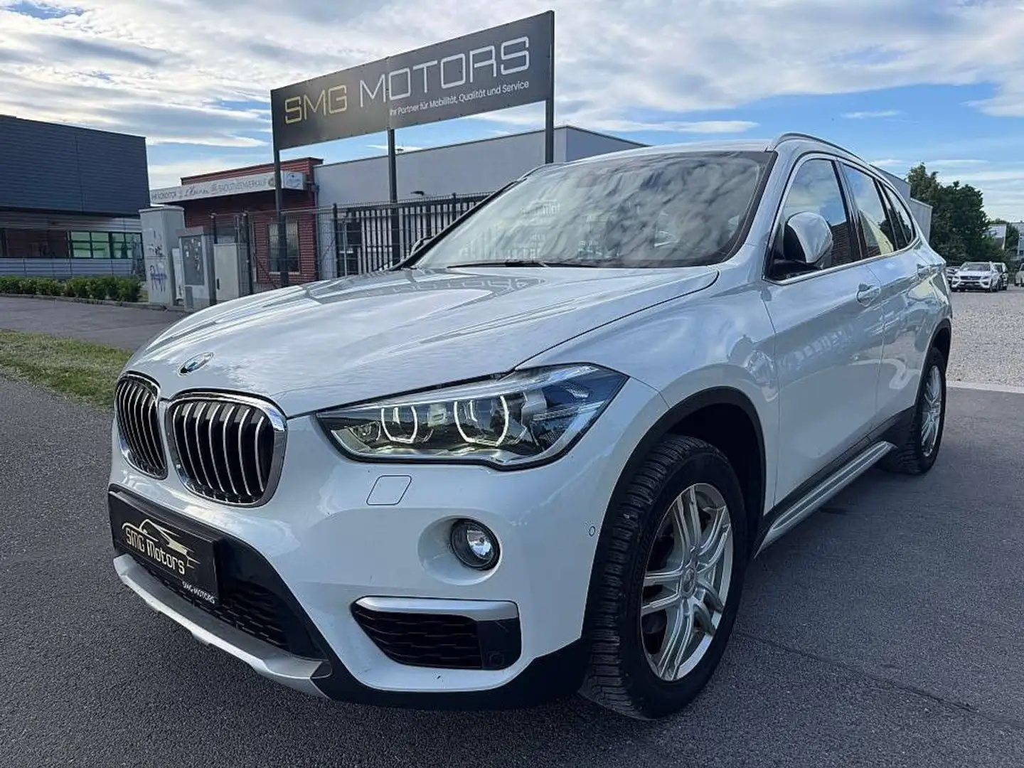 BMW X1 sDrive18d xLine Aut. HEAD UP Weiß - 1
