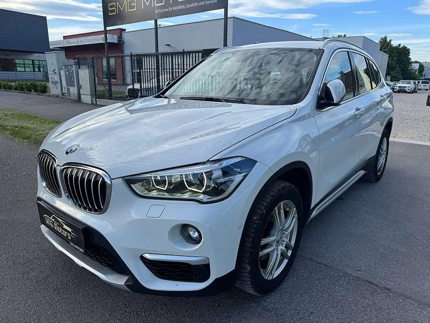 BMW X1 sDrive18d xLine Aut. HEAD UP Weiß - 2