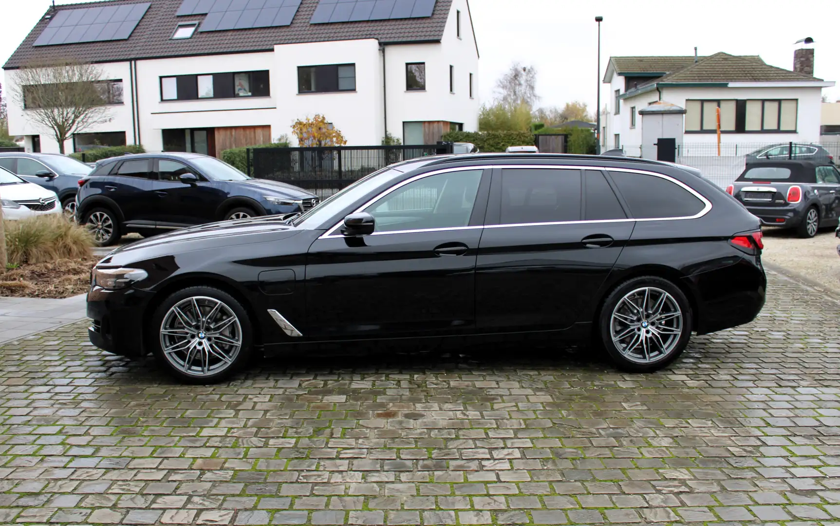 BMW 530 e xDrive Touring Automaat !! Face-Lift !! Zwart - 1