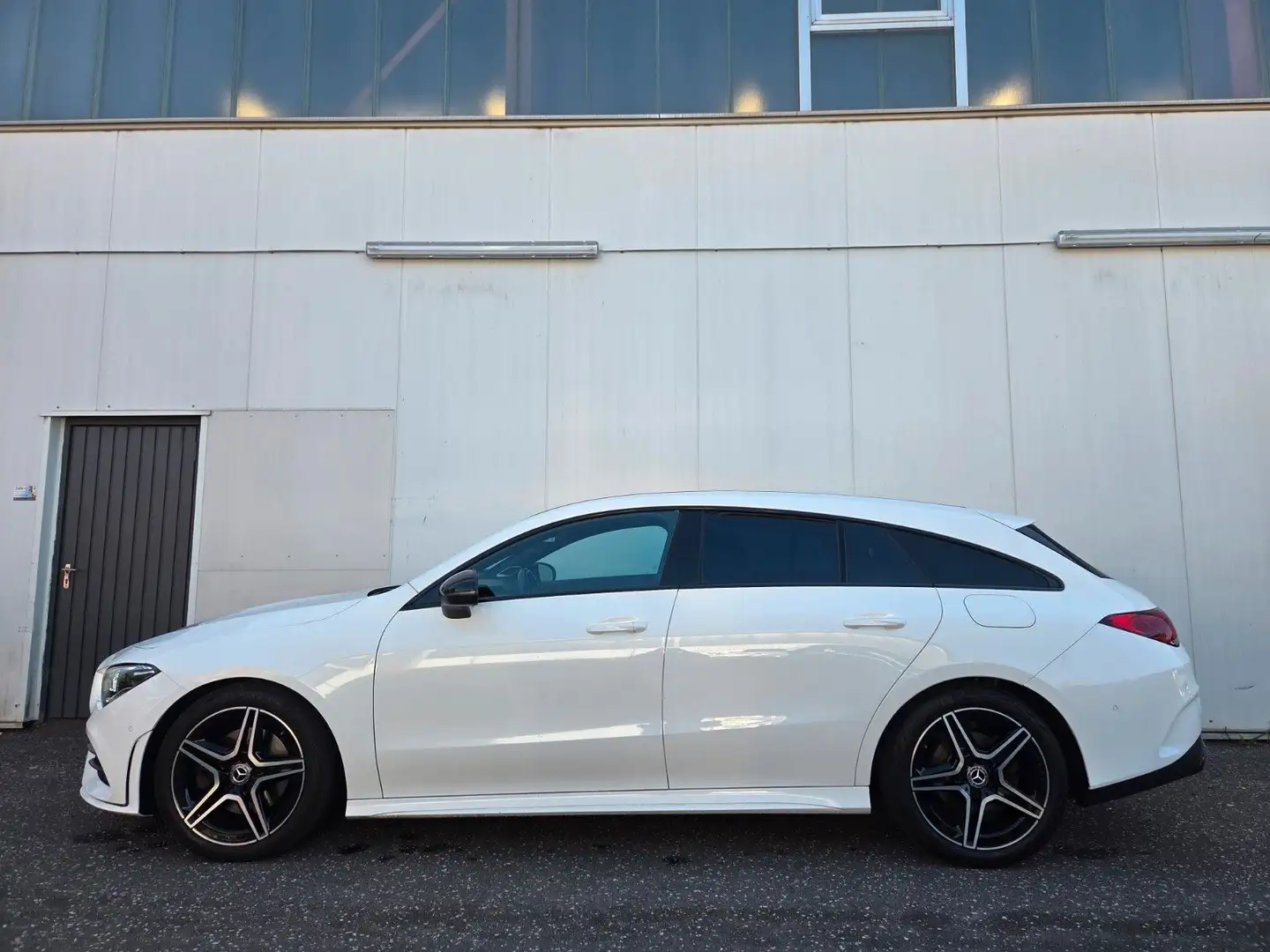 Mercedes-Benz CLA 220 CDI Shooting Brake AMG Line Blanc - 1
