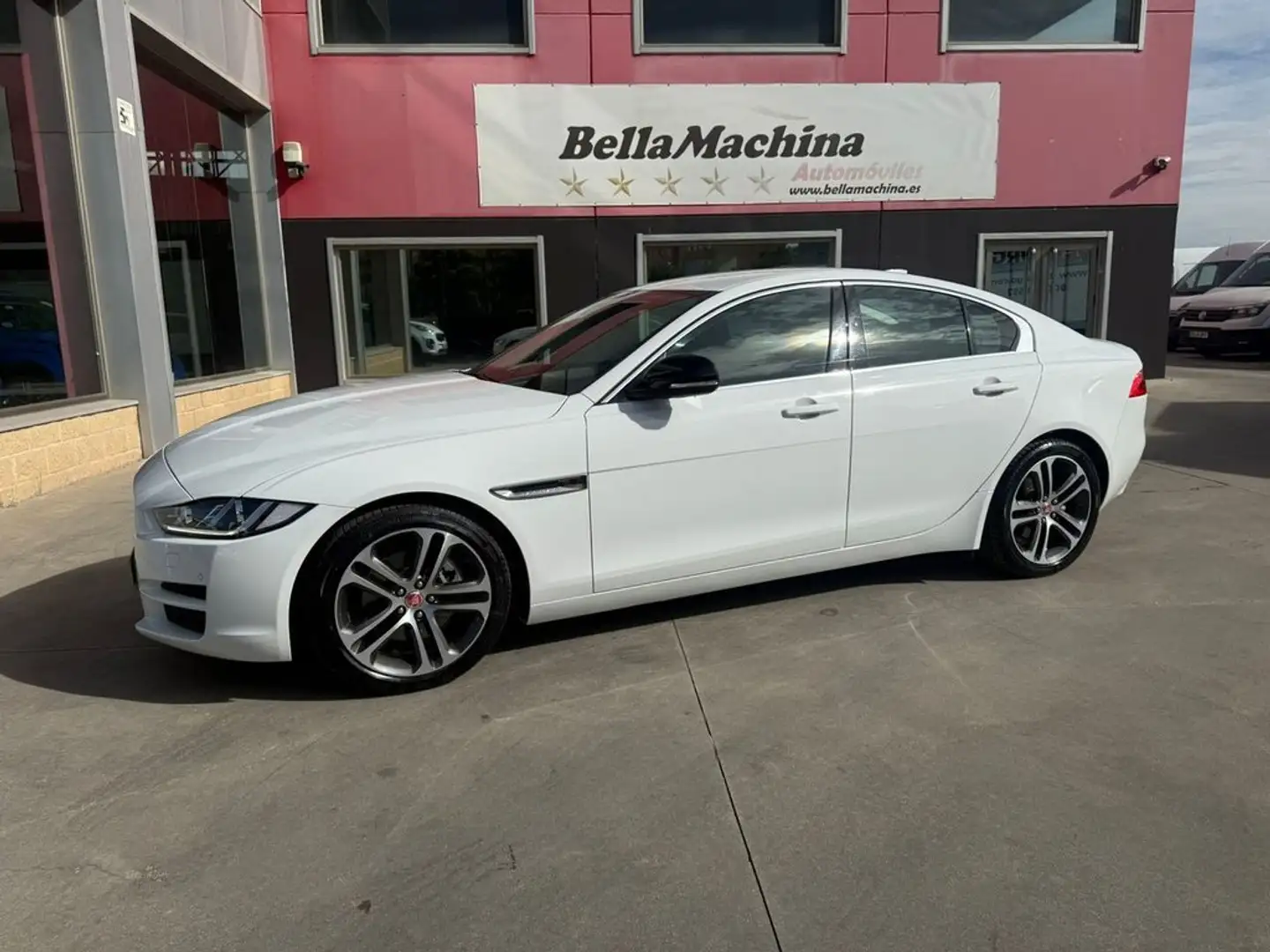 Jaguar XE 2.0D I4 132kW(180CV) RWD AT R-Dynamic SE Bianco - 2