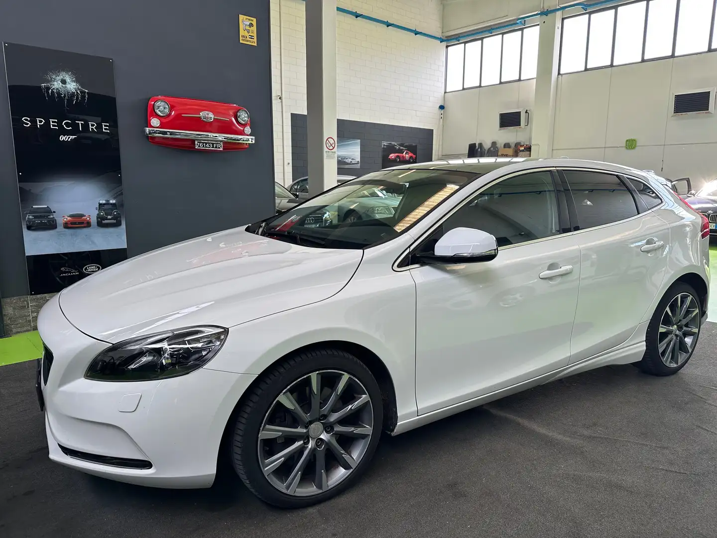 Volvo V40 2.0 d4 R-design 177cv geartronic Білий - 1