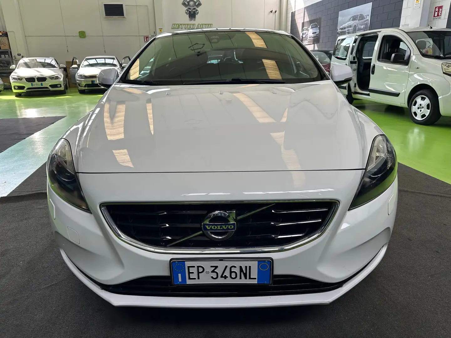 Volvo V40 2.0 d4 R-design 177cv geartronic Білий - 2