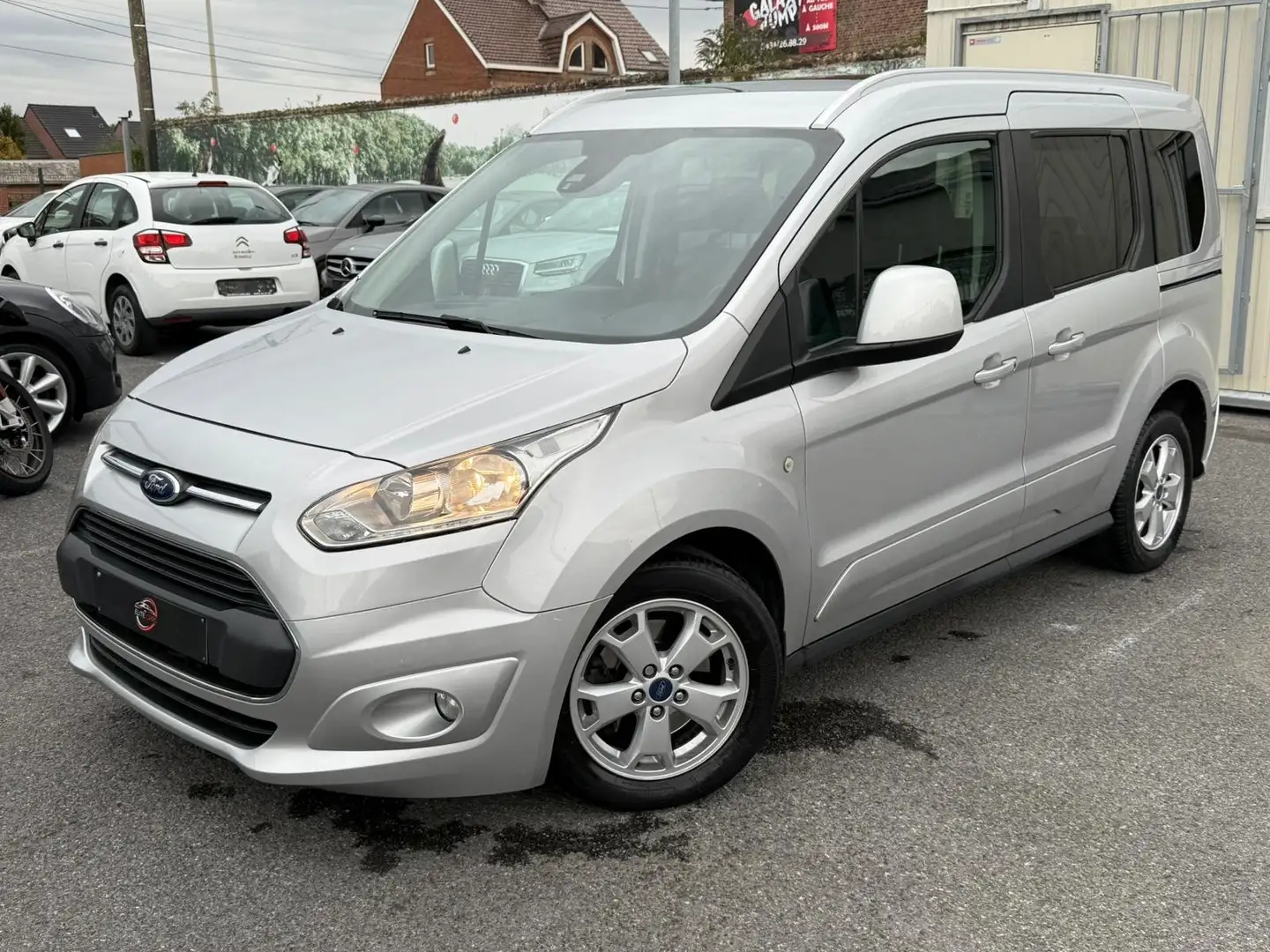 Ford Tourneo Connect 1.5 TDCi PANO / REGU / CLIM / CAMERA Silber - 1