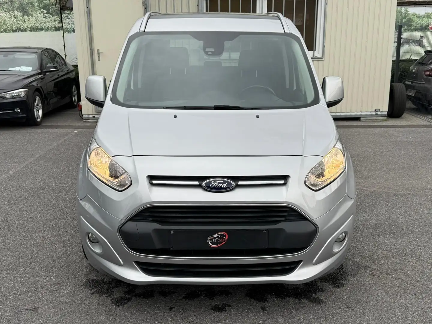 Ford Tourneo Connect 1.5 TDCi PANO / REGU / CLIM / CAMERA Silber - 2