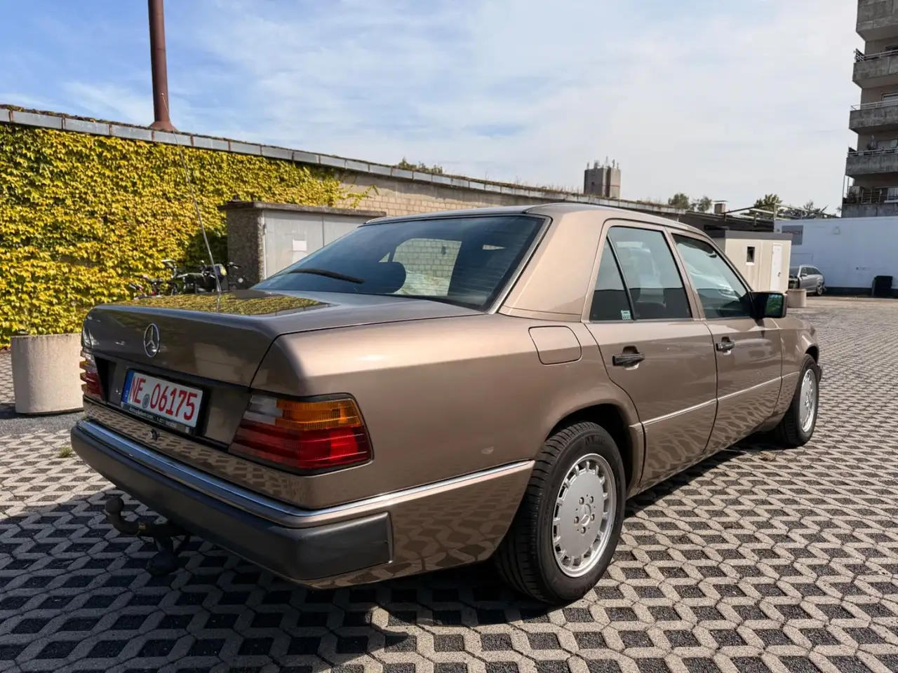 Mercedes-Benz E 260 W124 Limusine Rentnerfahrzeug, foto 5