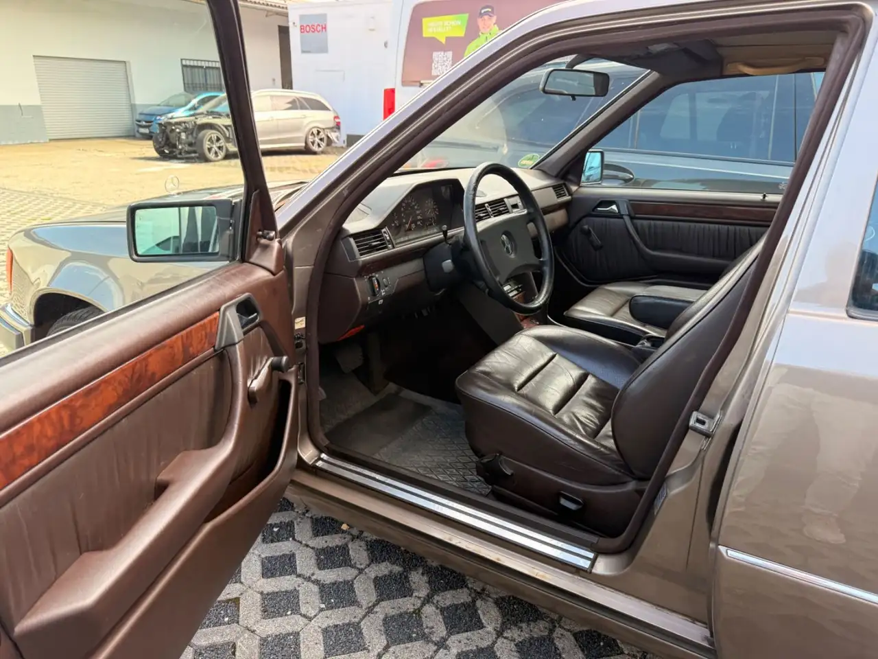 Mercedes-Benz E 260 W124 Limusine Rentnerfahrzeug, foto 9