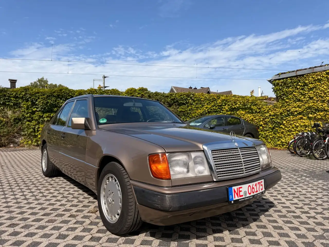 Mercedes-Benz E 260 W124 Limusine Rentnerfahrzeug, foto 7