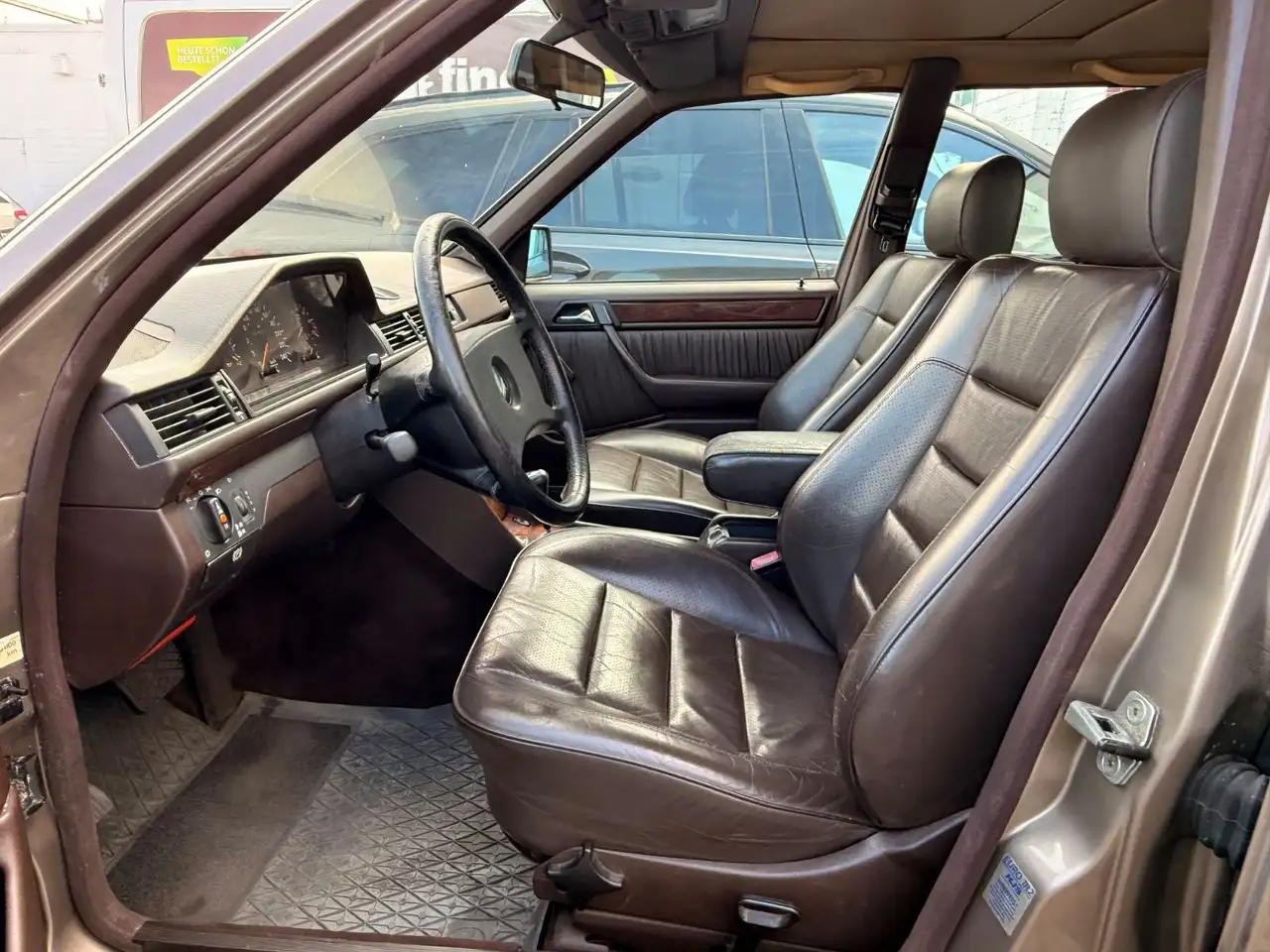 Mercedes-Benz E 260 W124 Limusine Rentnerfahrzeug, foto 10