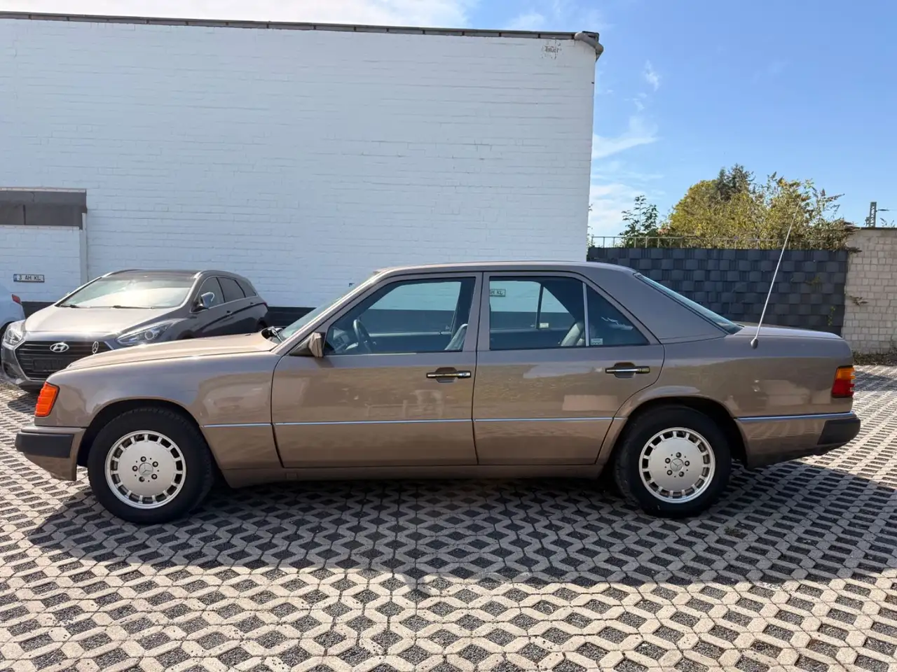 Mercedes-Benz E 260 W124 Limusine Rentnerfahrzeug, foto 2