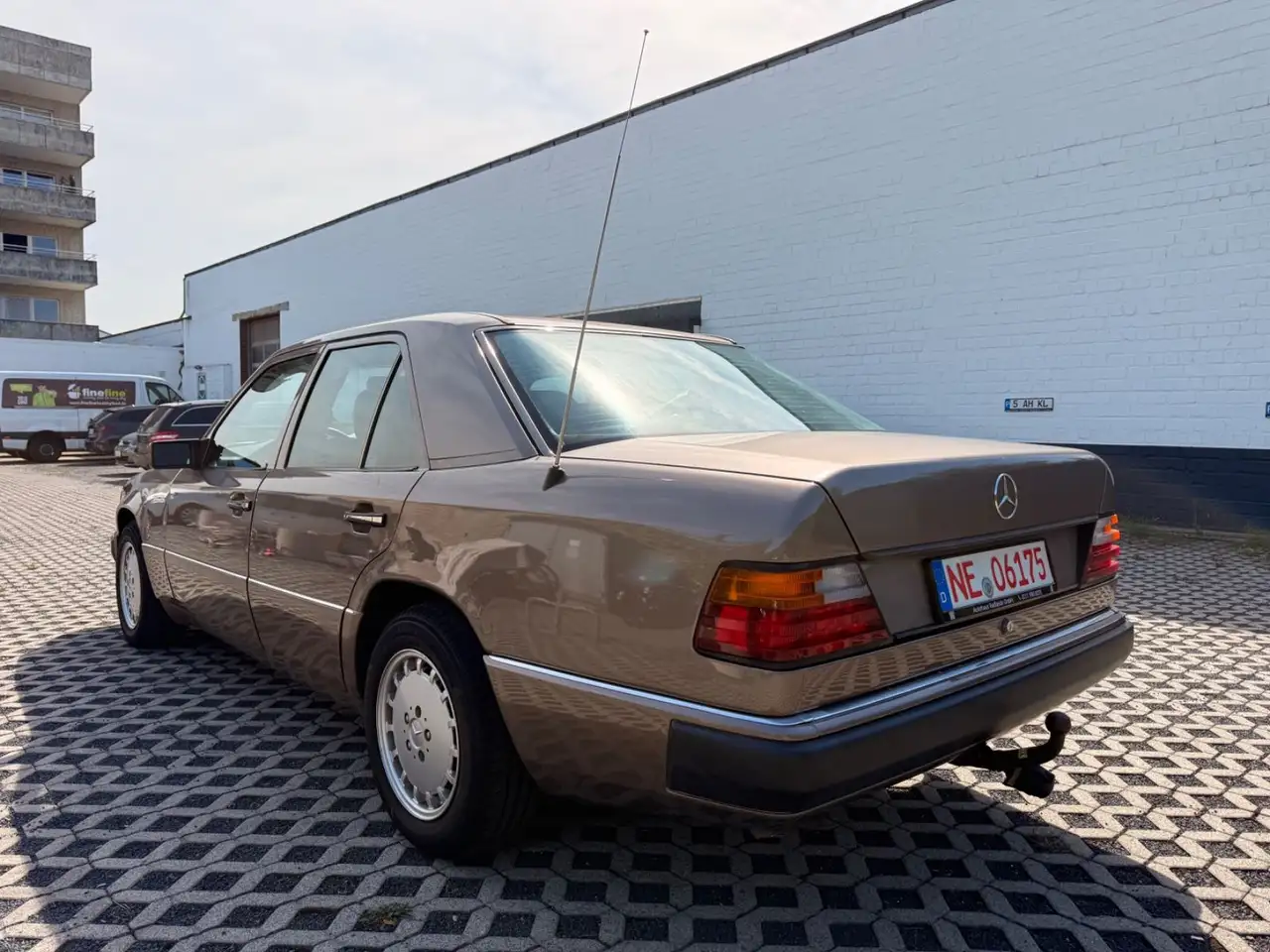 Mercedes-Benz E 260 W124 Limusine Rentnerfahrzeug, foto 3
