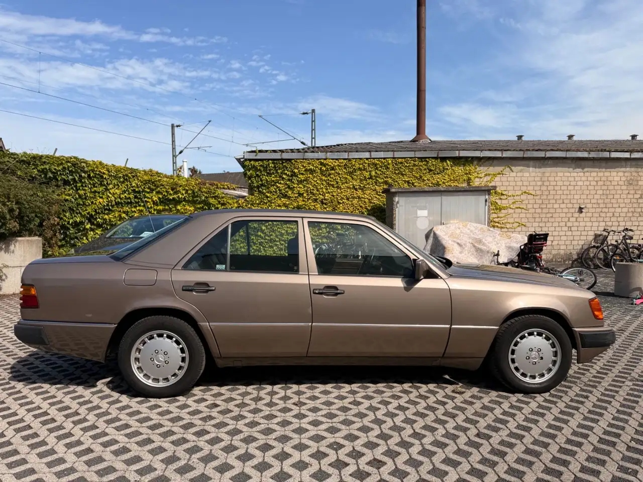 Mercedes-Benz E 260 W124 Limusine Rentnerfahrzeug, foto 6