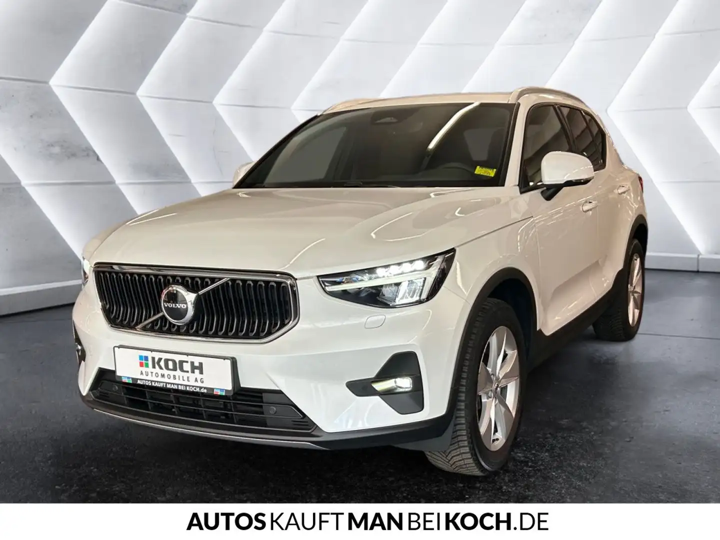 Volvo XC40 B3 DKG Core AHK LED SHZ/LHZ NAVI PDC/CAM! Белый - 2