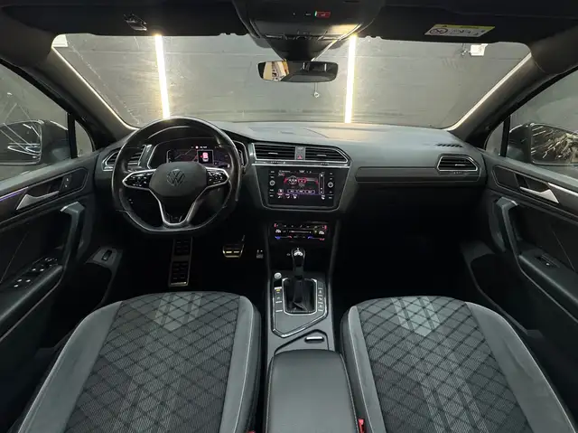 Volkswagen Tiguan view 4