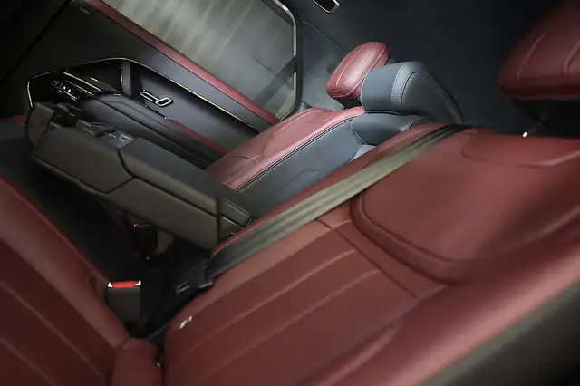 Land Rover Range Rover Sport view 30