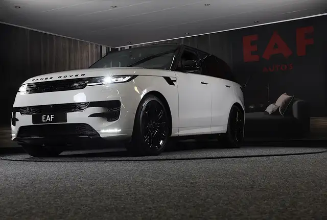 Land Rover Range Rover Sport view 4