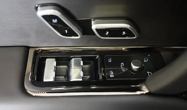 Land Rover Range Rover Sport view 28